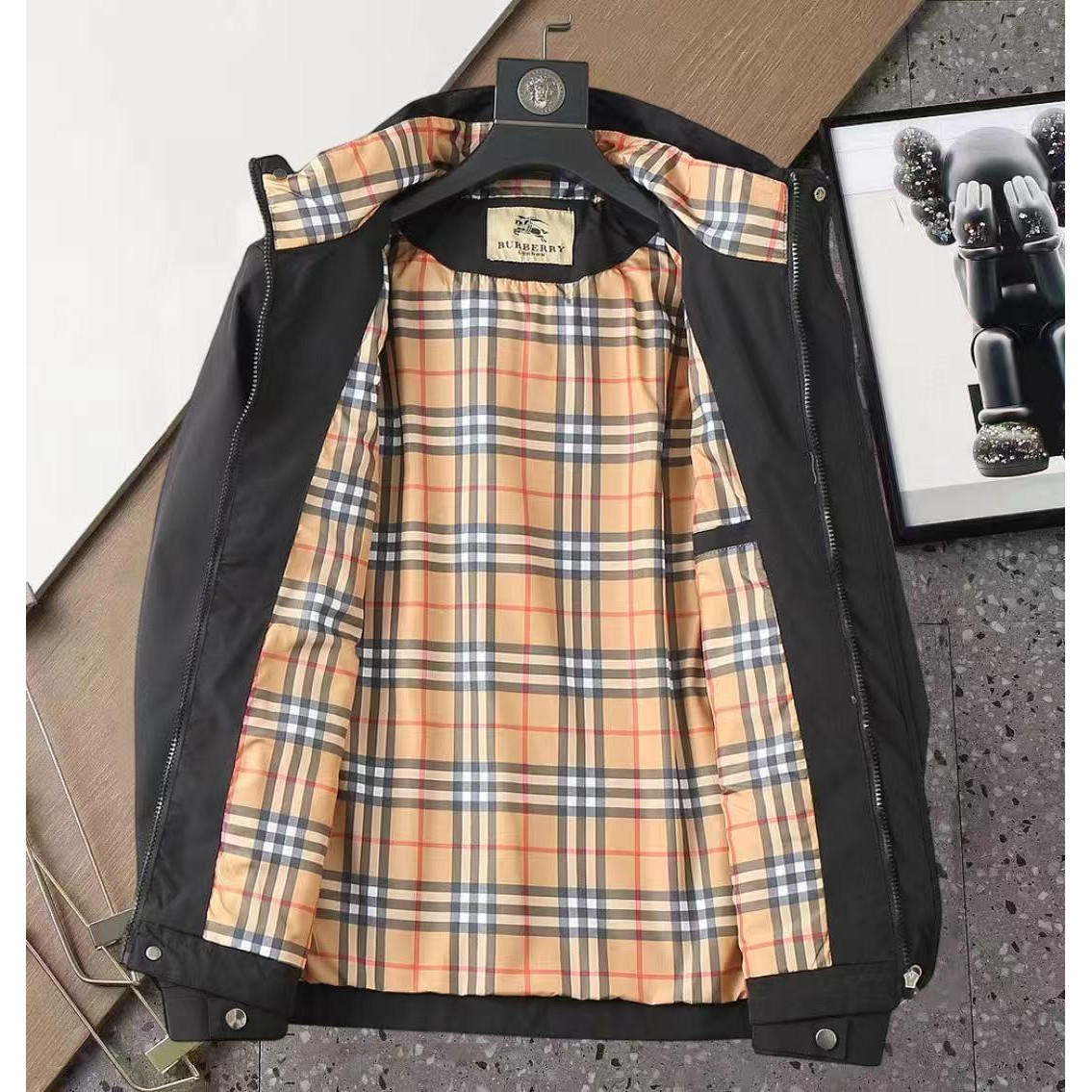 <p>BURBERRY 男士夹克外套(800813)<br />
&nbsp;</p>
