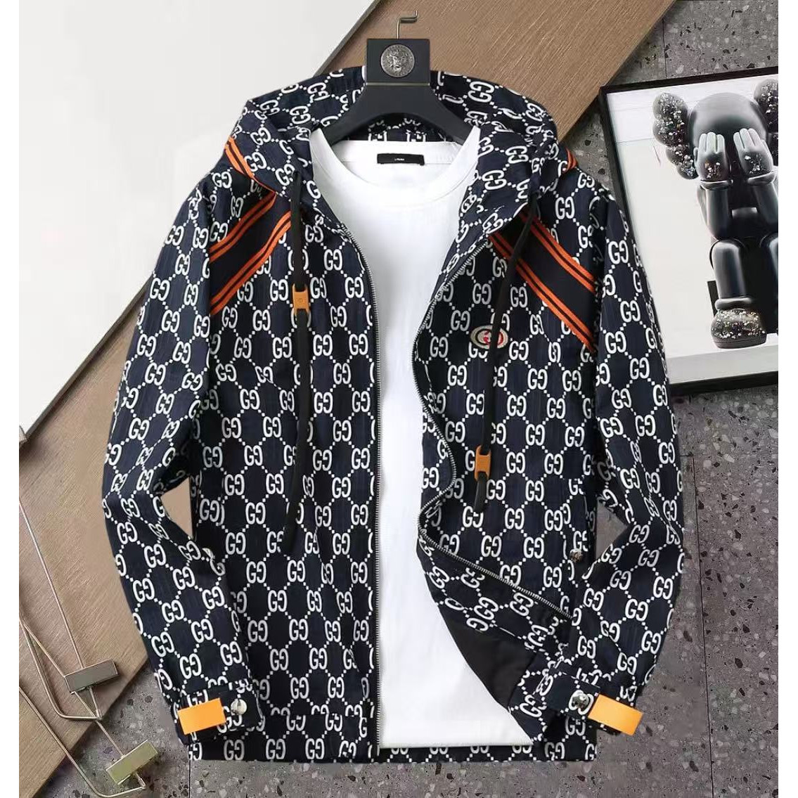 <p>GUCCI 男士夹克外套(藏青)<br />
&nbsp;</p>
