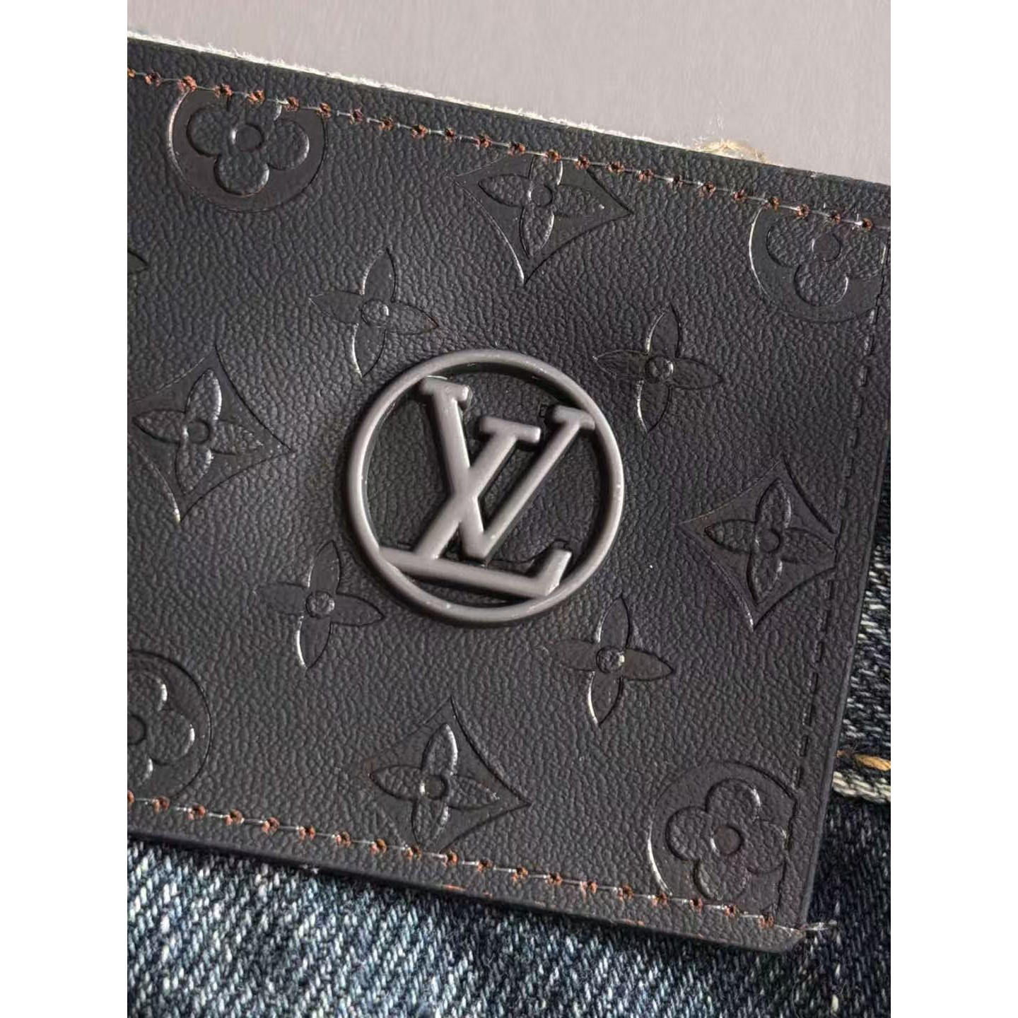 <p>LV 四季款经典牛仔裤直筒长裤(黑)</p>