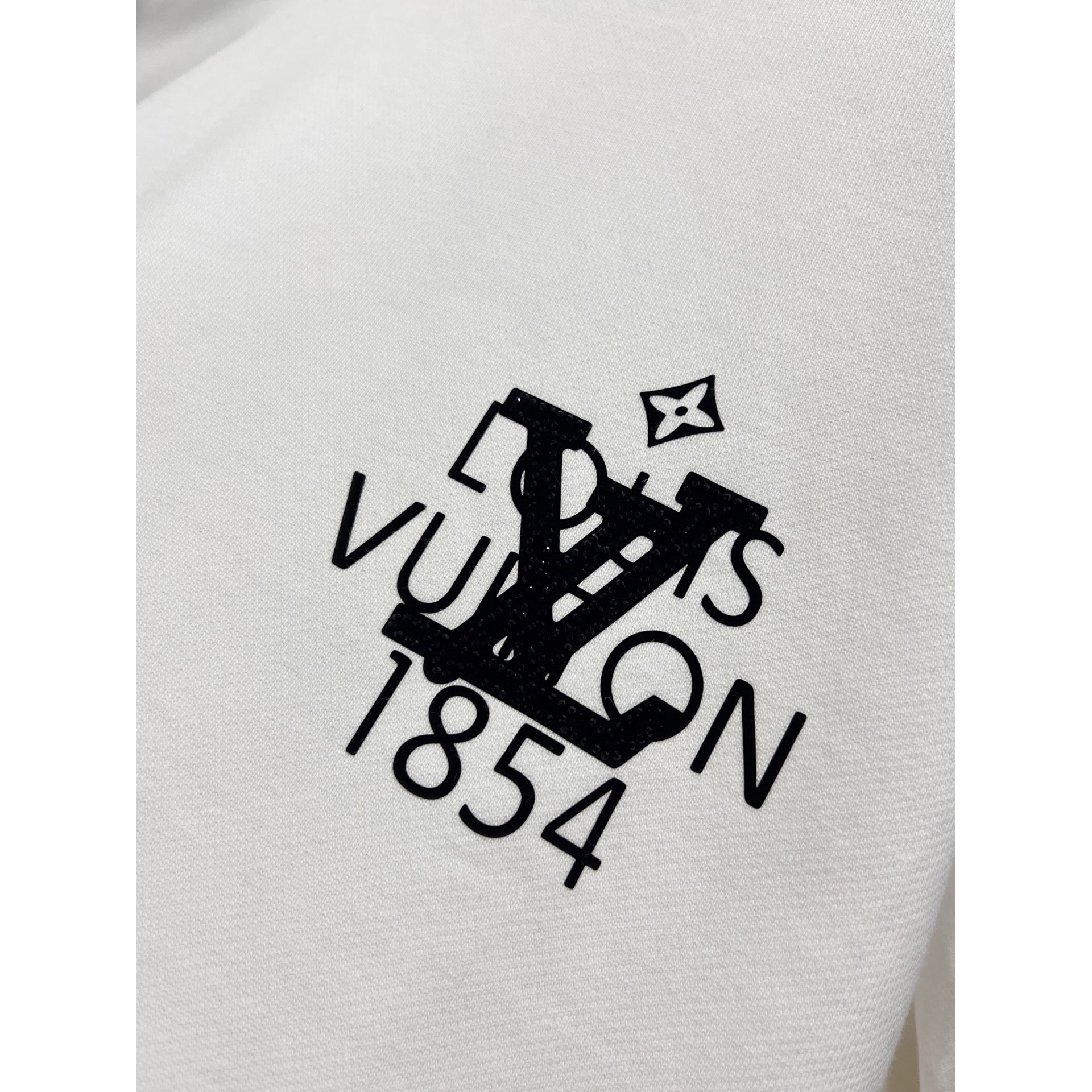 <p>LV 圆领长袖卫衣(白)</p>