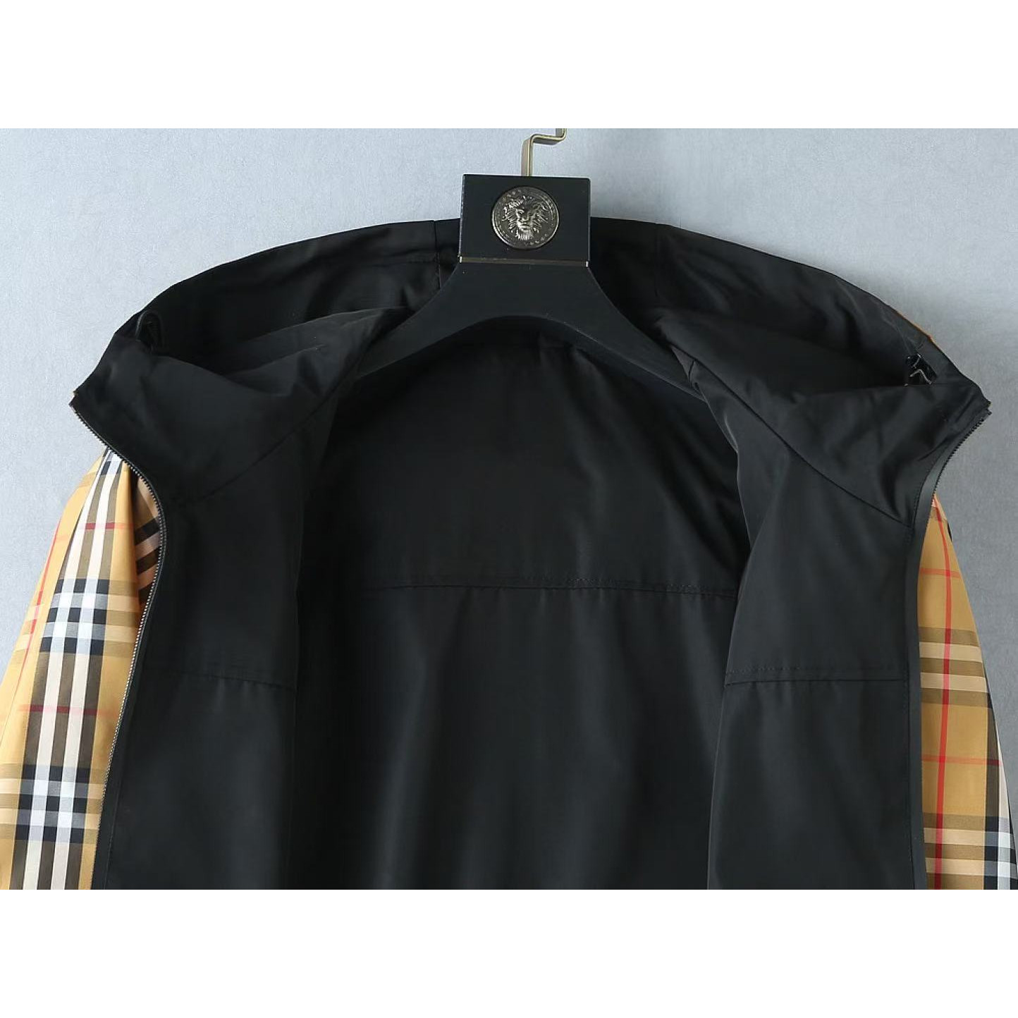 <p>BURBERRY 男士夹克外套(卡其)</p>