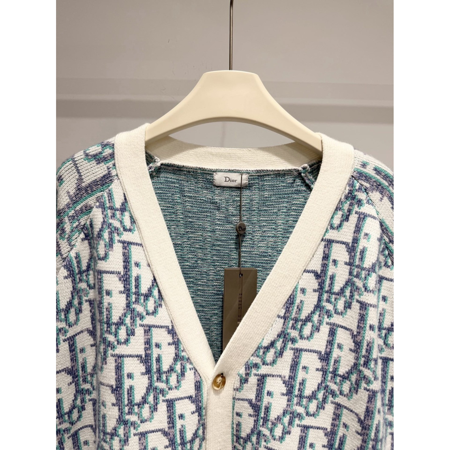 <p>Dior Homme&nbsp; 满幅LOGO提花毛衣(C167)</p>