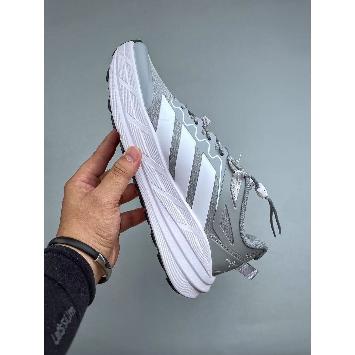 <p>Adidas Terrex Freehiker LT 运动跑步鞋(灰)</p>