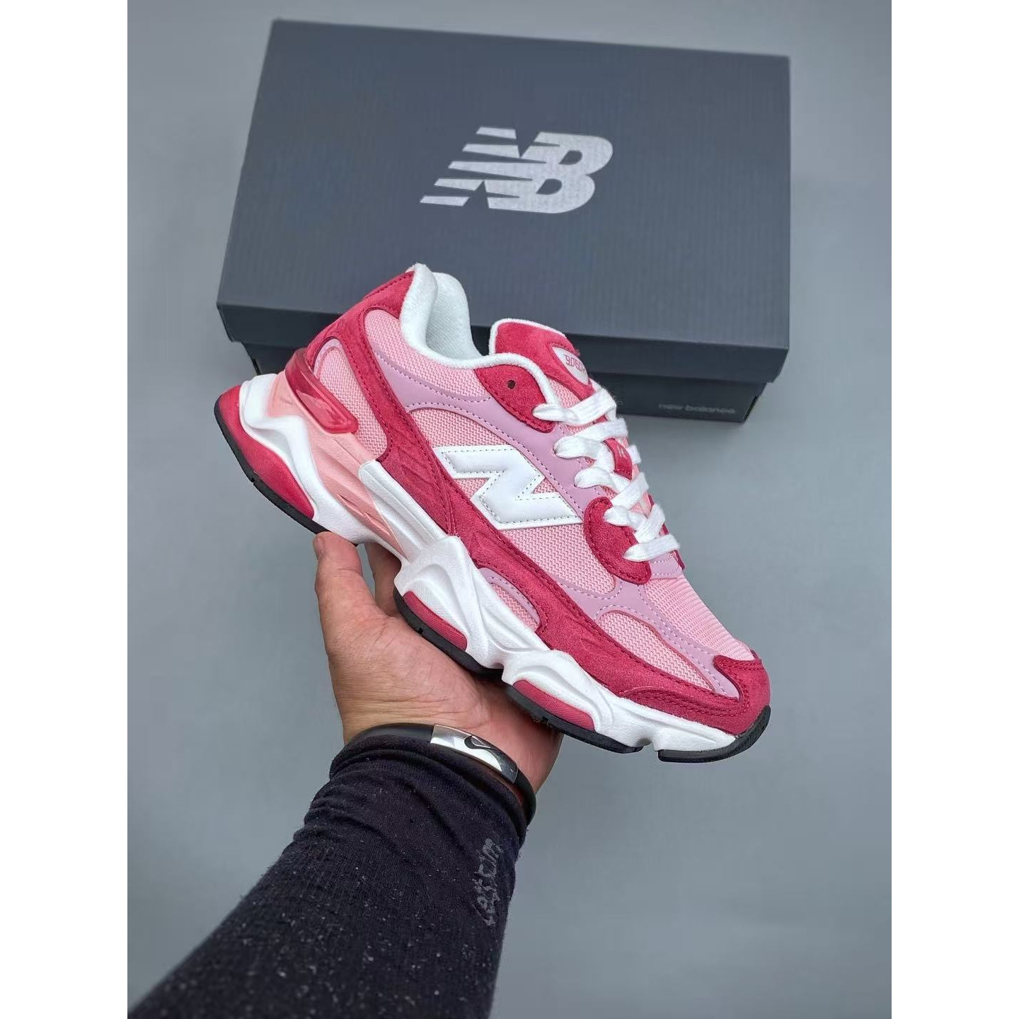 <p>New Balance NB9060 休闲鞋 (紅)&nbsp;</p>