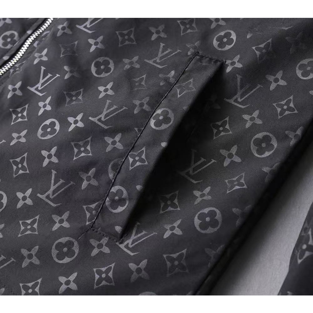 <p>LV&nbsp;男士夹克外套(黑)</p>