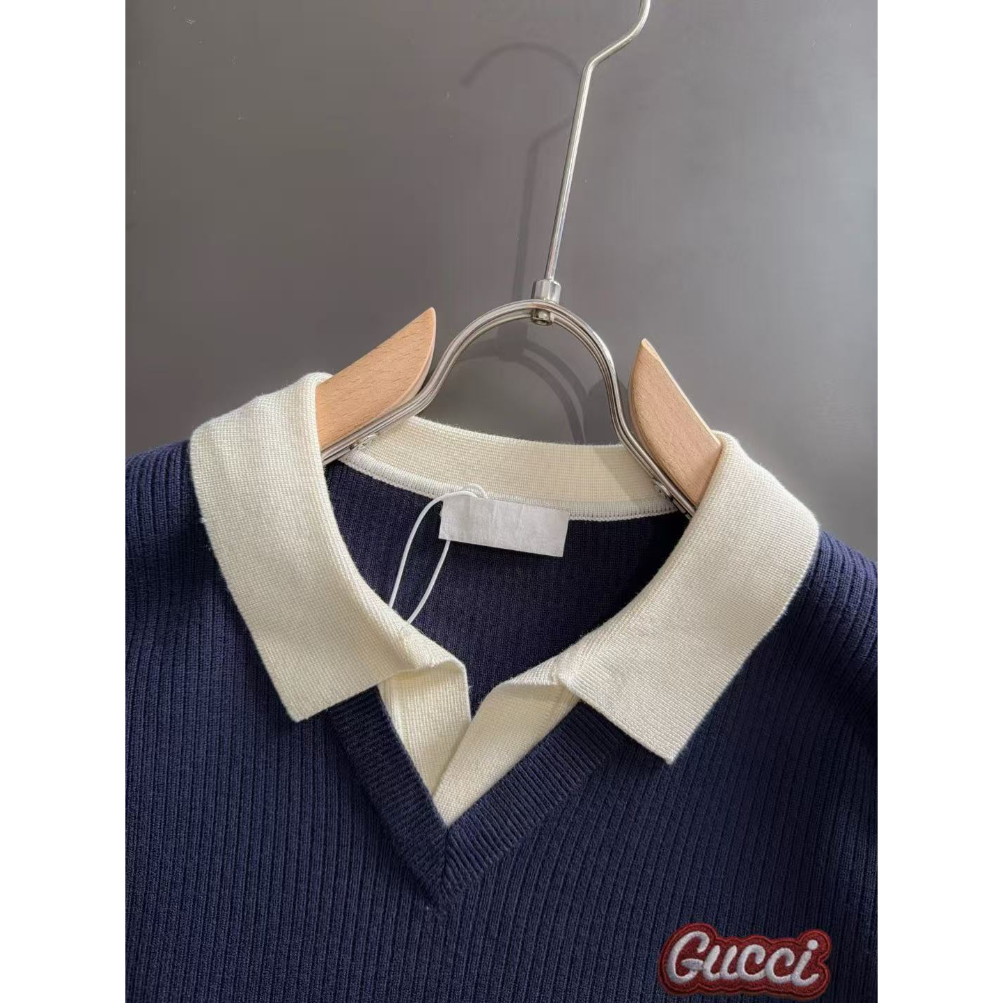 <p>GUCCI 秋冬官网最新毛衣(藏青)</p>