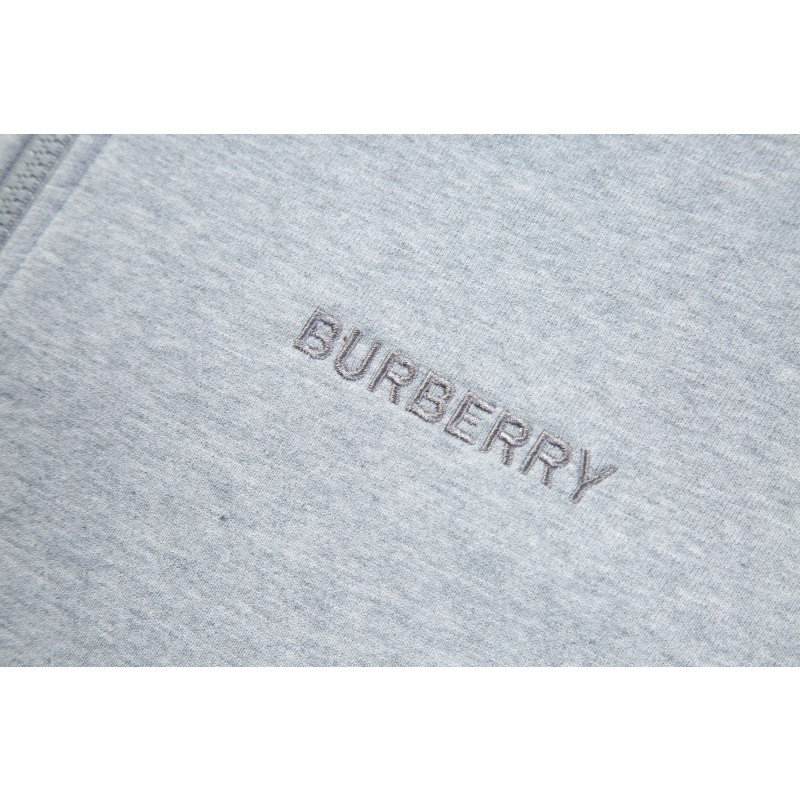 <p>Burberry 连帽外套(灰)</p>