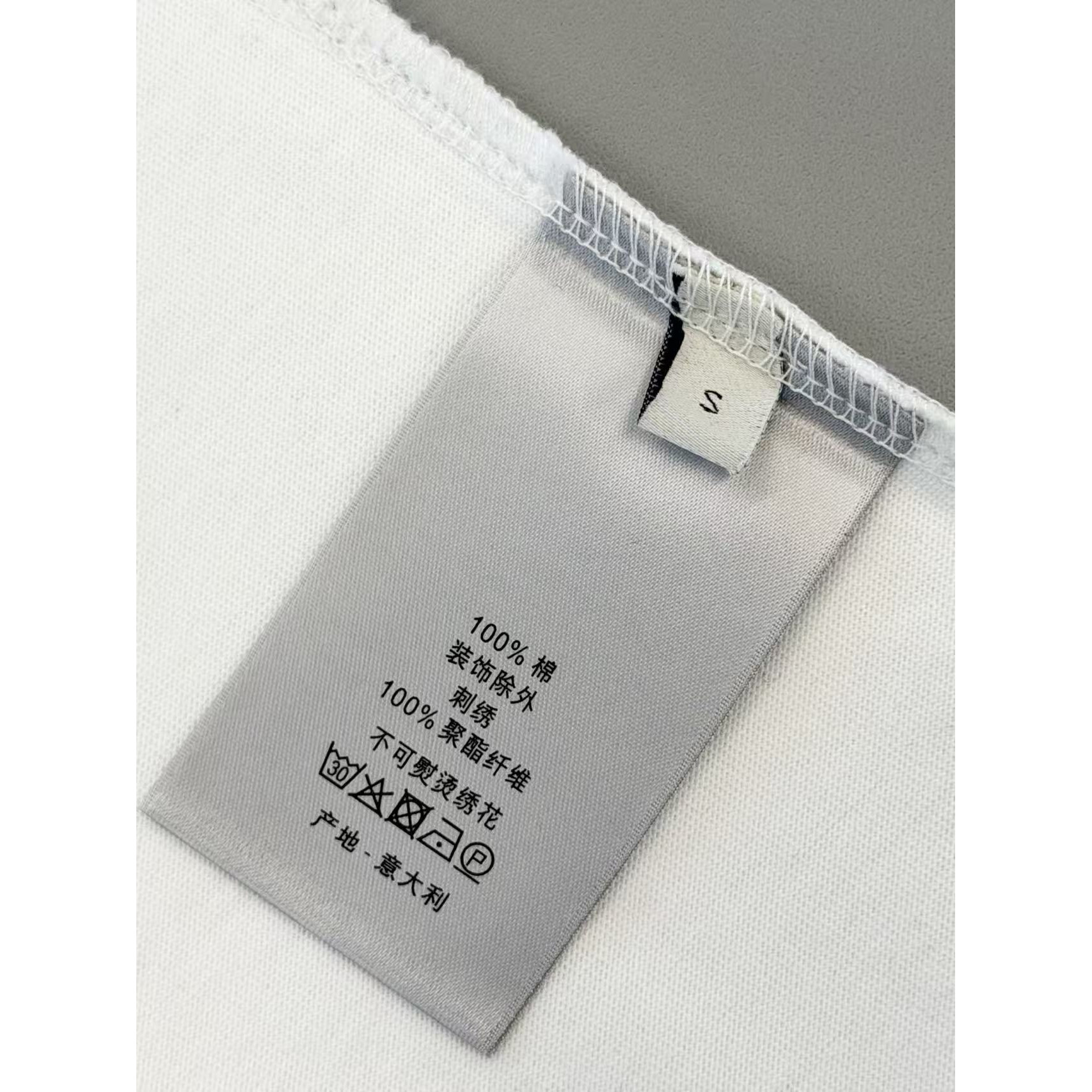 <p>DIOR&nbsp;logo短袖T恤(白)</p>