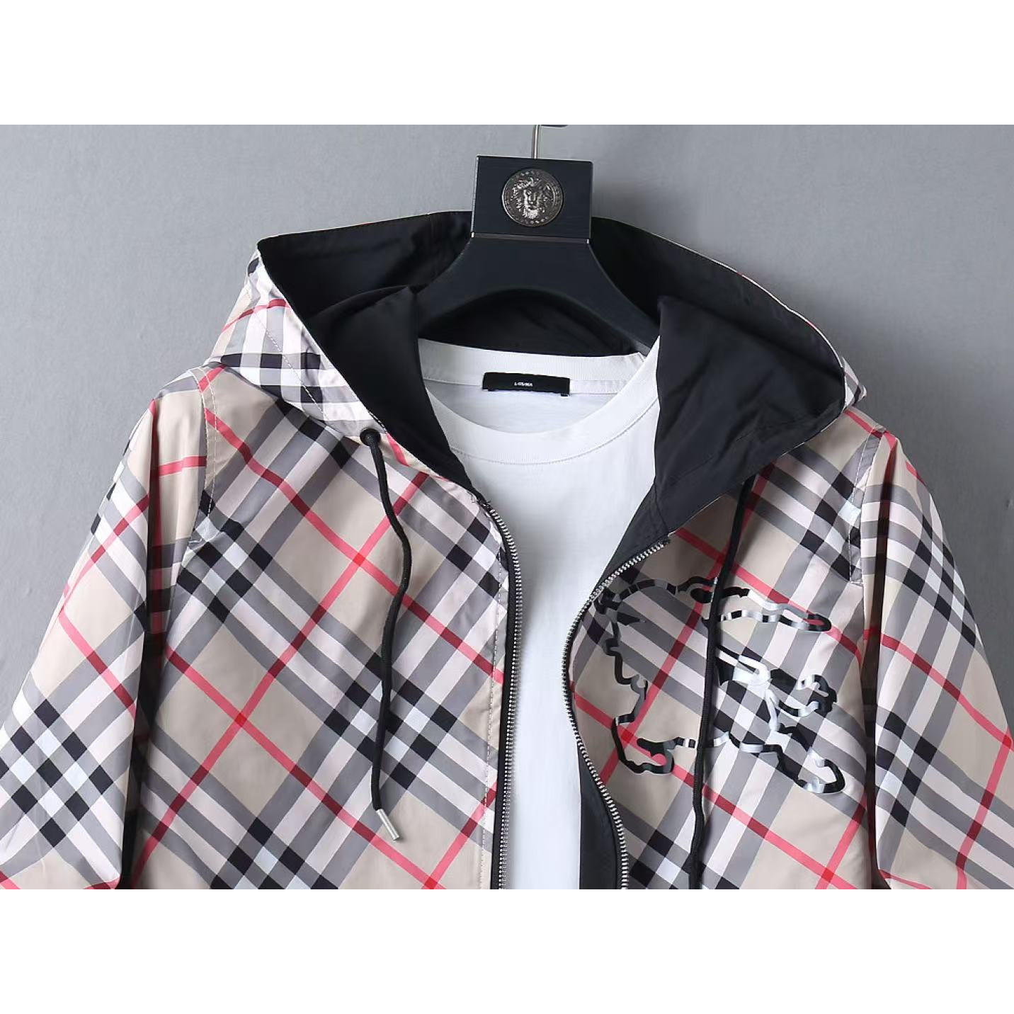 <p>BURBERRY&nbsp;男士夹克外套(800817)</p>