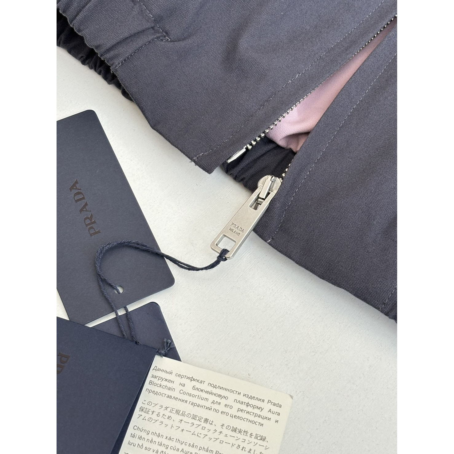 <p>PRADA&nbsp;典哈林顿英伦风绅士棉质夹克外套</p>