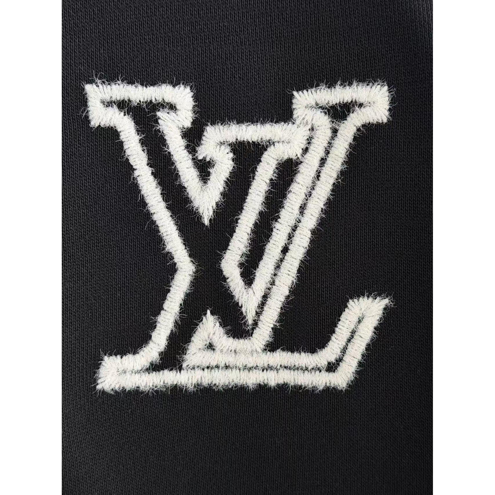 <p>LV&nbsp;刺绣圆领卫衣(黑)</p>