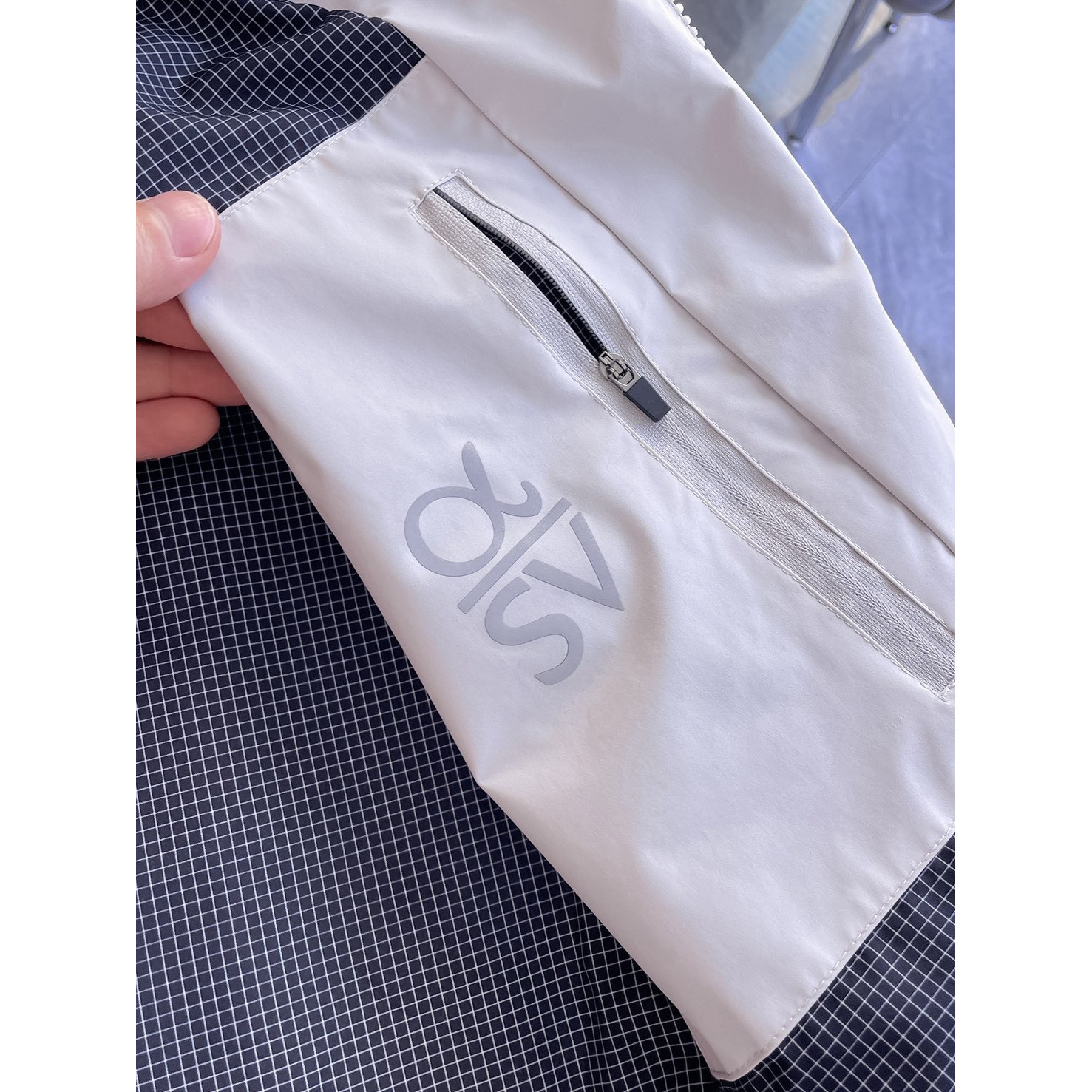 <p>Arc'teryx 男士夹克外套(白)</p>