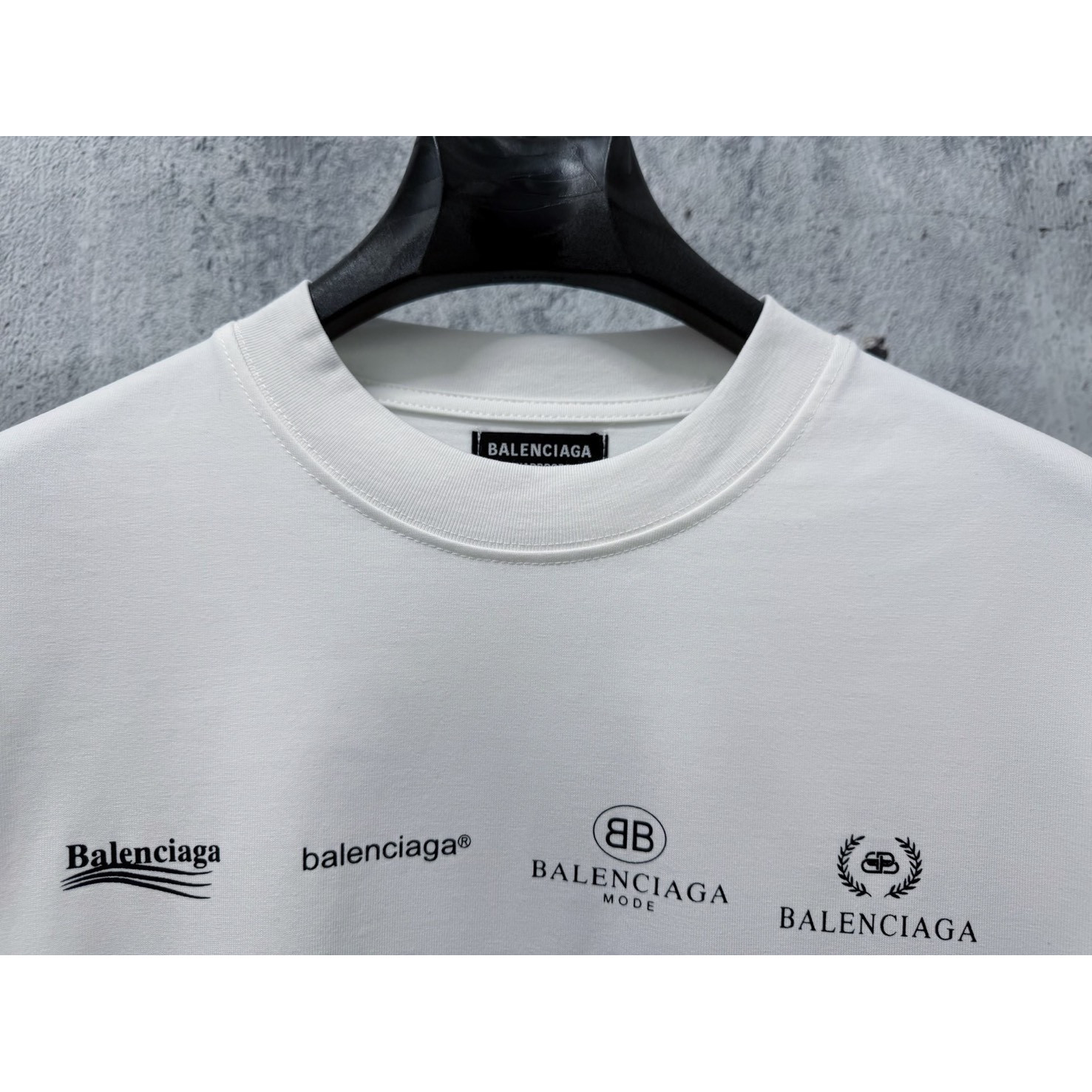 <p>BALENCIAGA logo印花长袖(白)</p>