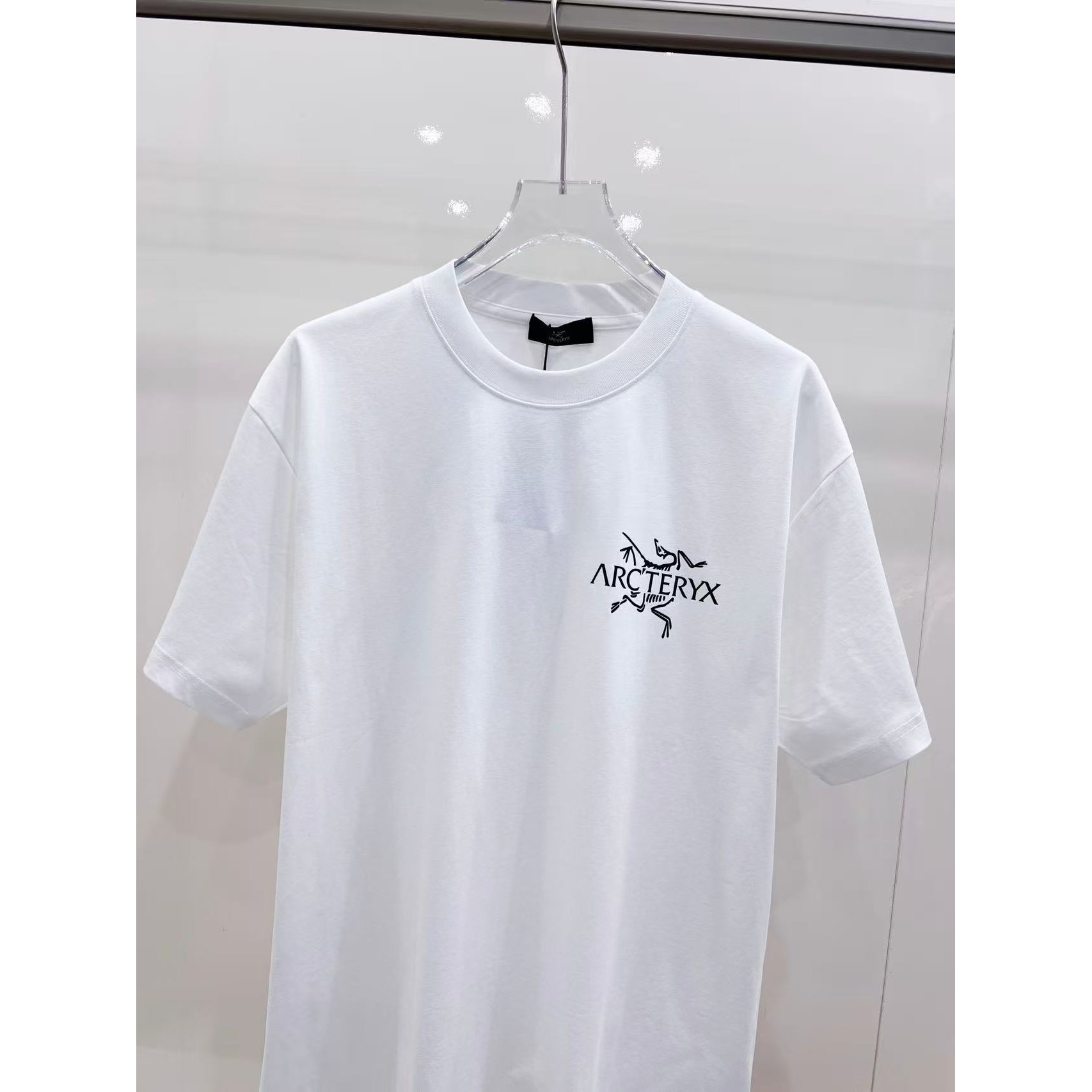 <p>Arc'teryx 短袖T恤(白)&nbsp;</p>