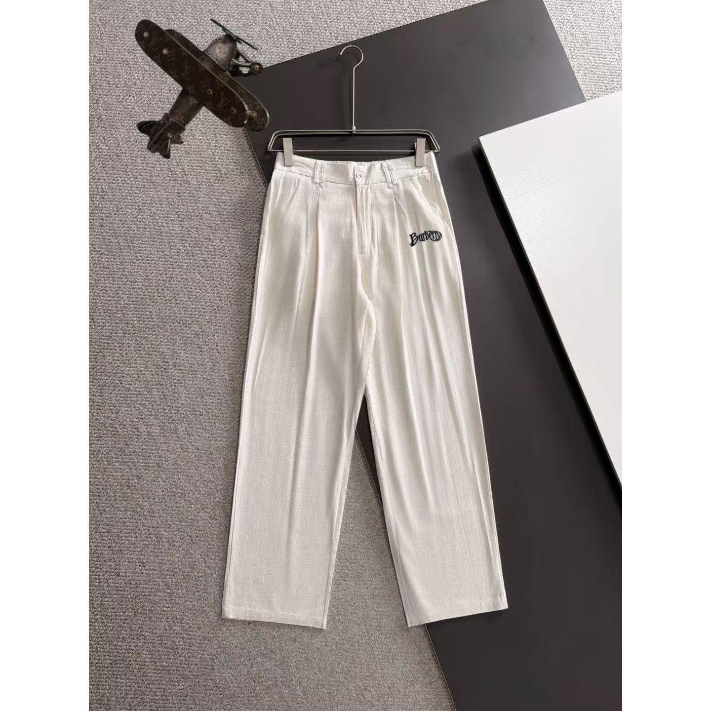 <p>BURBERRY 亚麻衬衫套装(米白)</p>