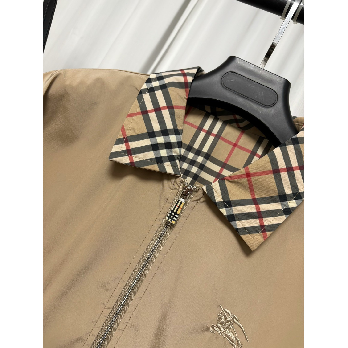 <p>Burberry 夹克外套</p>