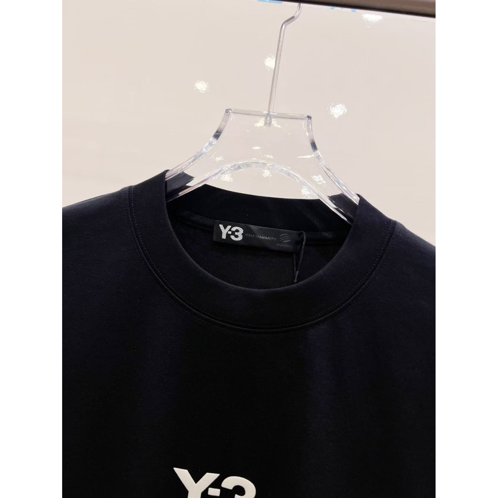<p>Y-3 短袖圆领T恤(黑)</p>