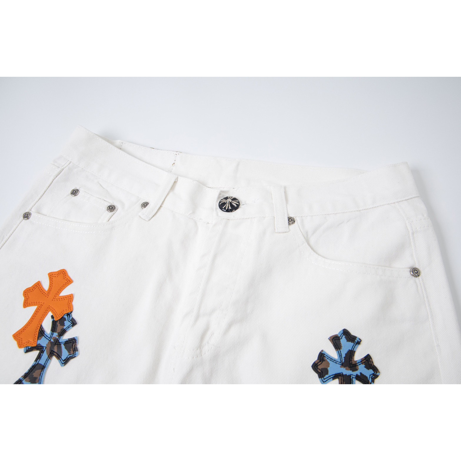 <p>CHROME HEARTS 橙色蓝豹纹牛仔裤(1740#)</p>