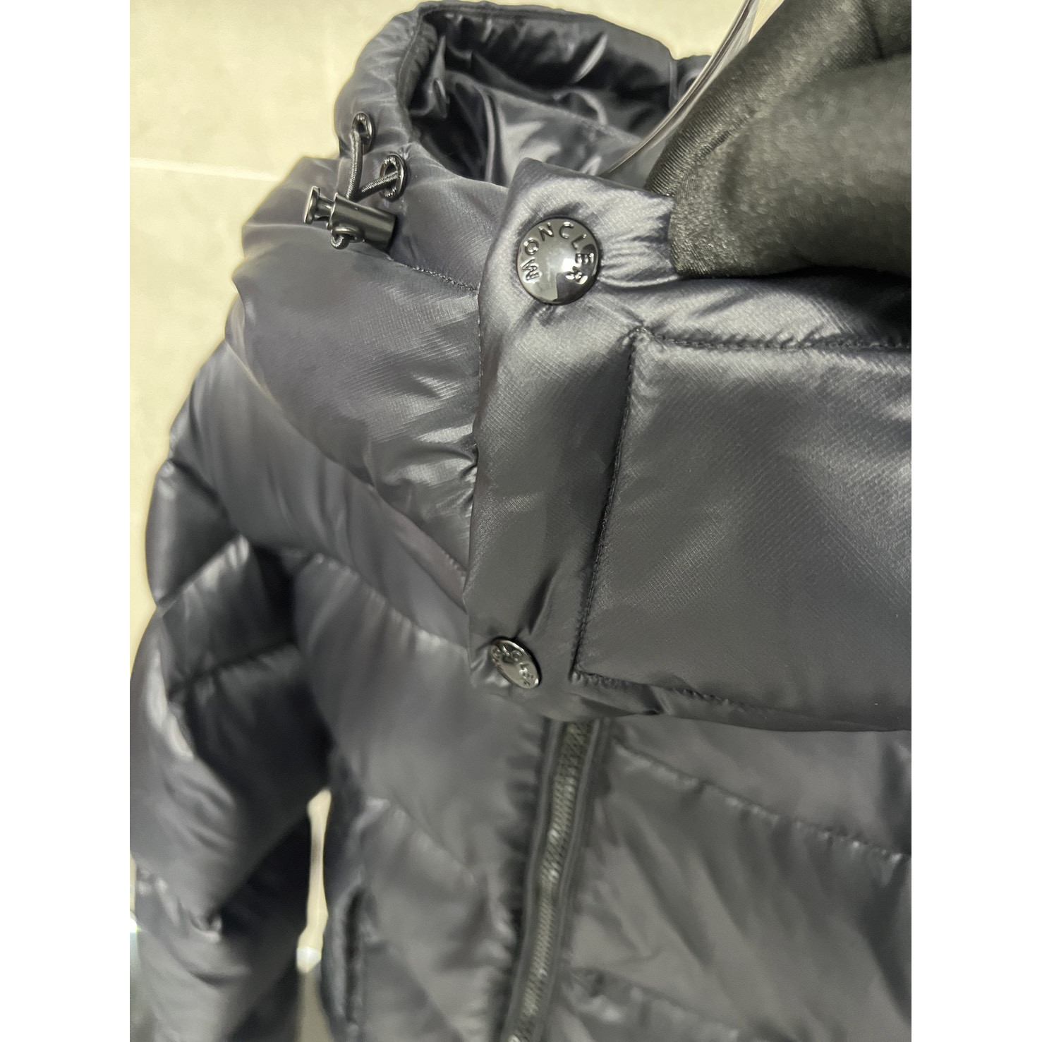 <p>Moncler 羽绒服 (黑)</p>