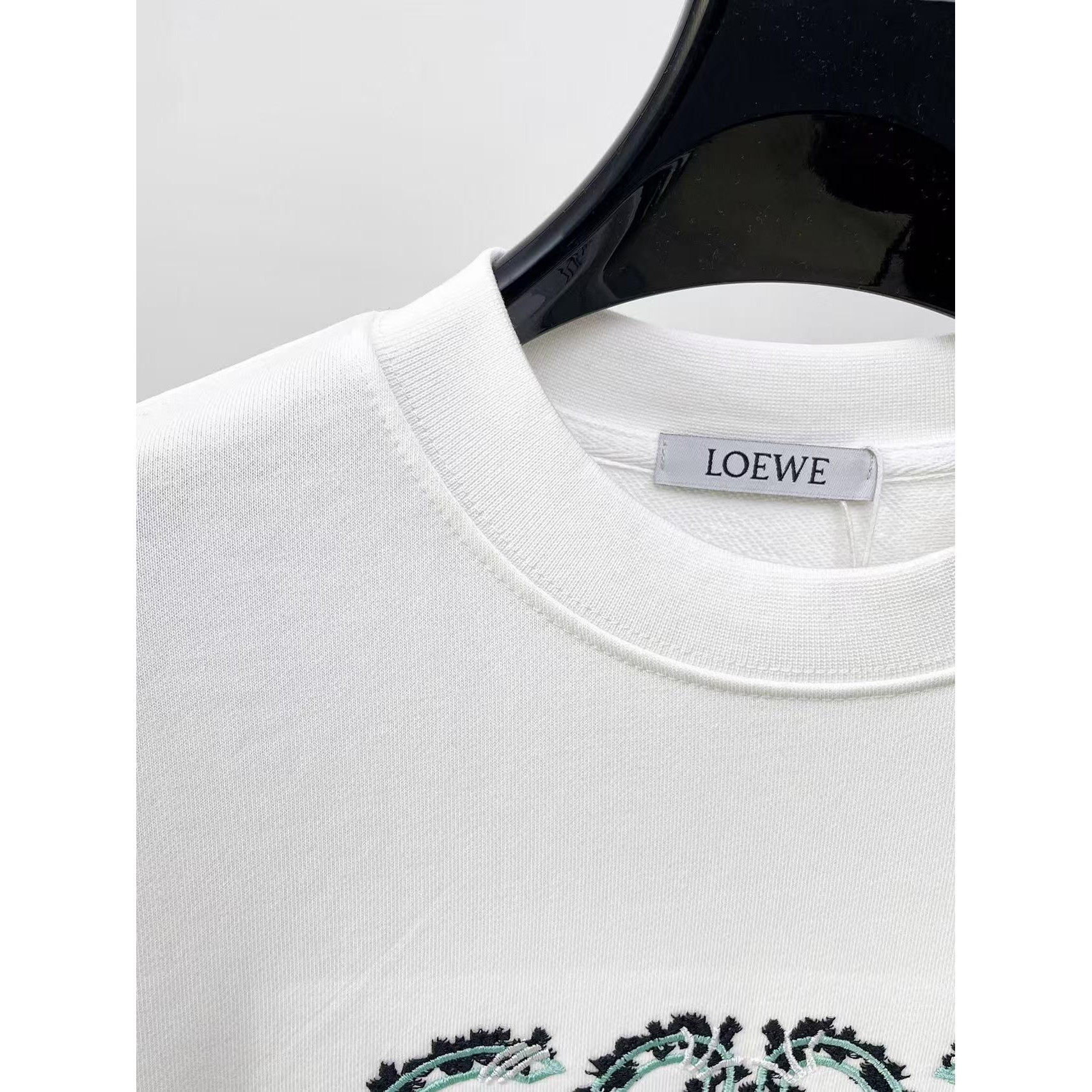 <p>LOEWE&nbsp;圓領長袖T恤(白)</p>