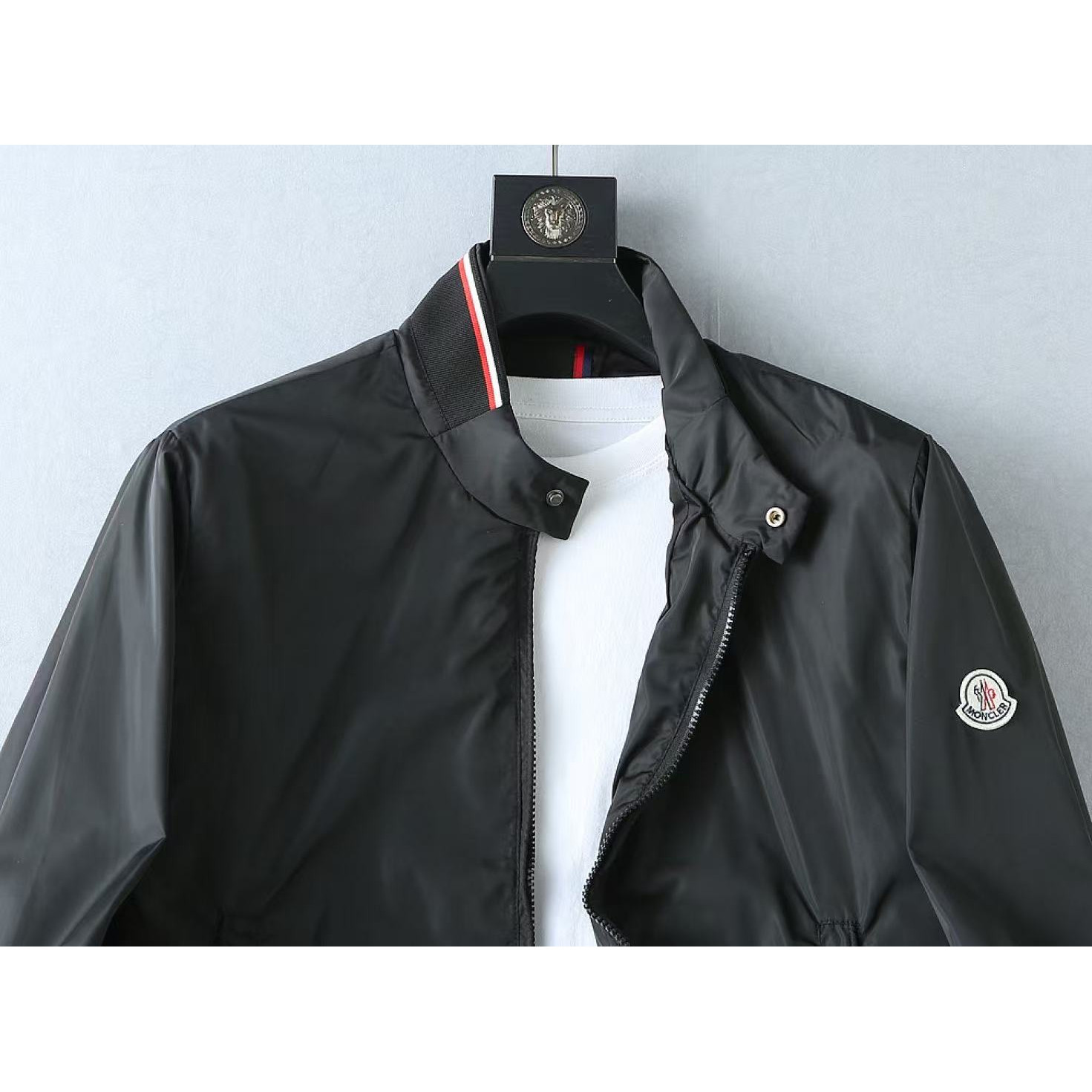<p>MONCLER 男士夹克外套(黑)</p>