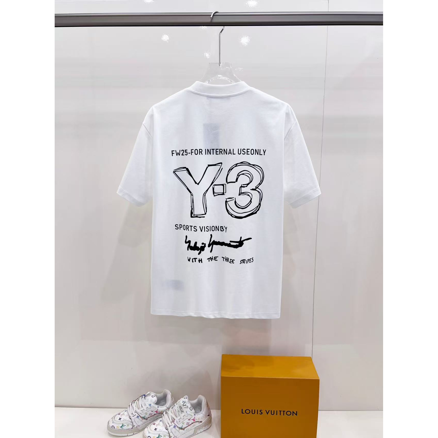 <p>Y-3 短袖圆领T恤(白)</p>