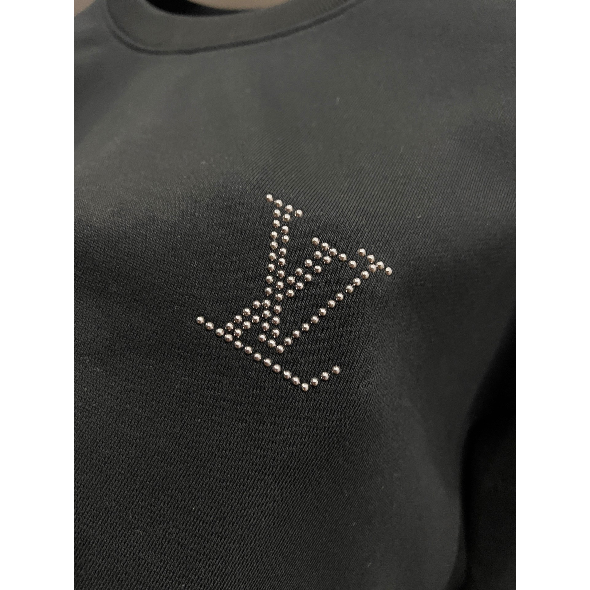 <p>LV 圆领长袖卫衣(黑)</p>