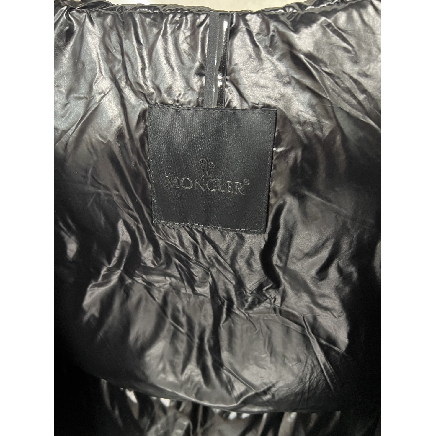 <p>Moncler 黑武士羽绒服 (黑)</p>