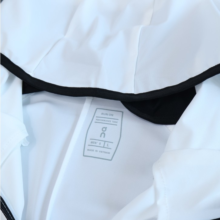 <p>On 昂跑 2026 輕量連帽防曬衣(白)</p>