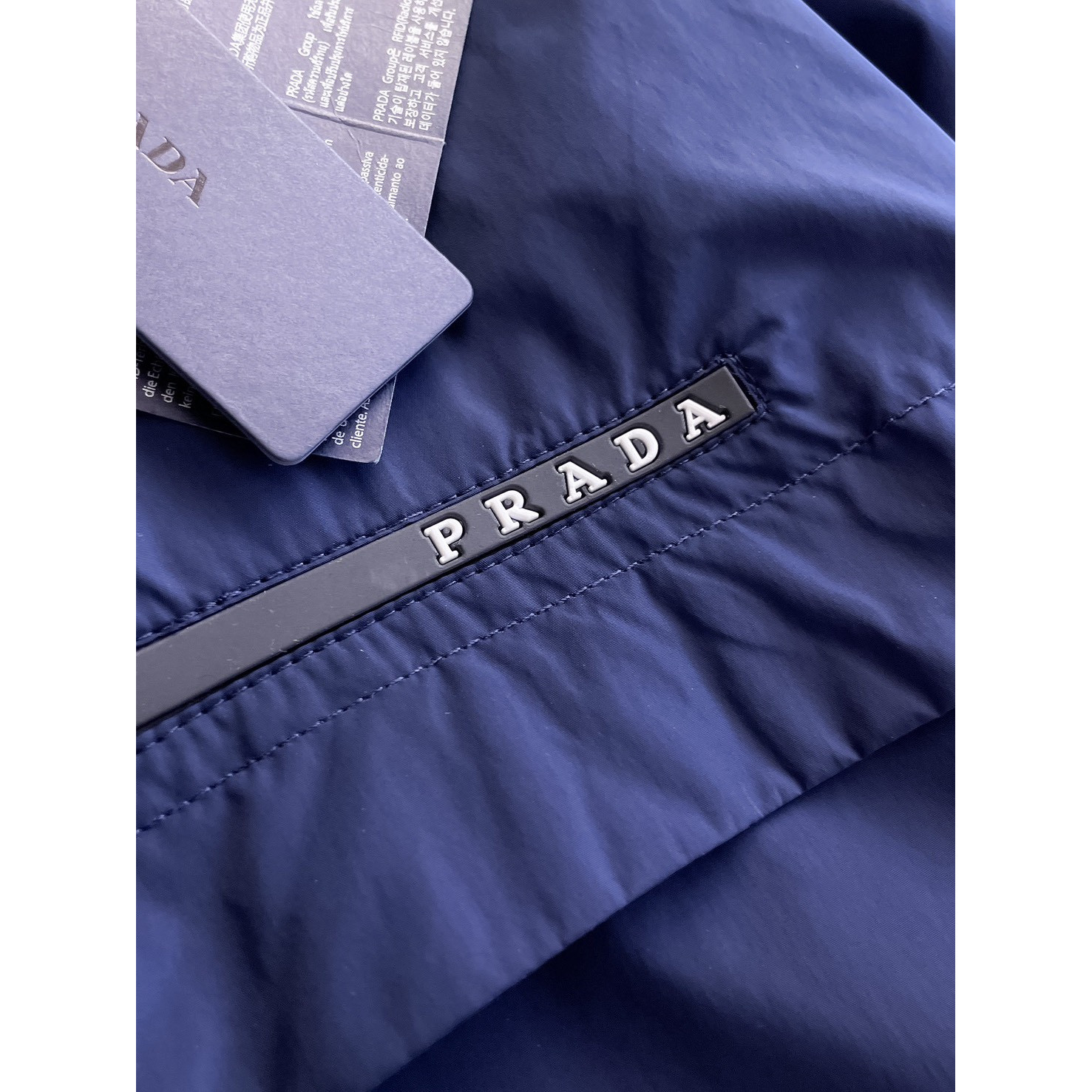 <p>PRADA&nbsp;男士夹克外套(藍)</p>