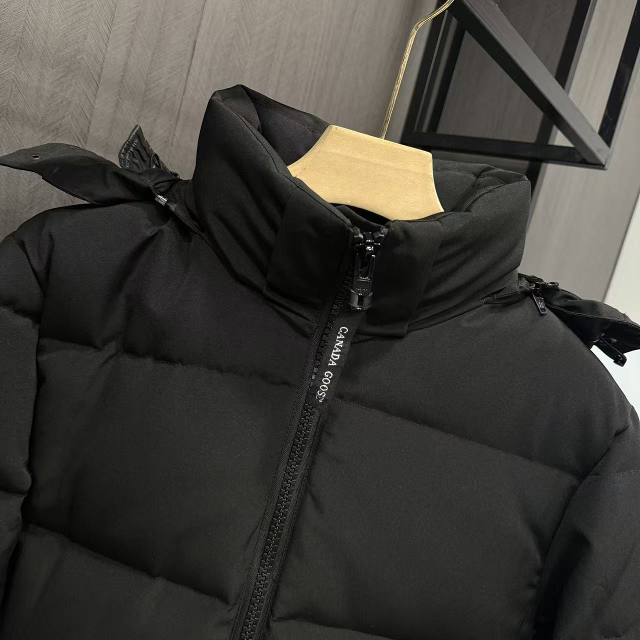 <p>Canada Goose Chelse*派克大衣羽绒服(黑色黑標)</p>