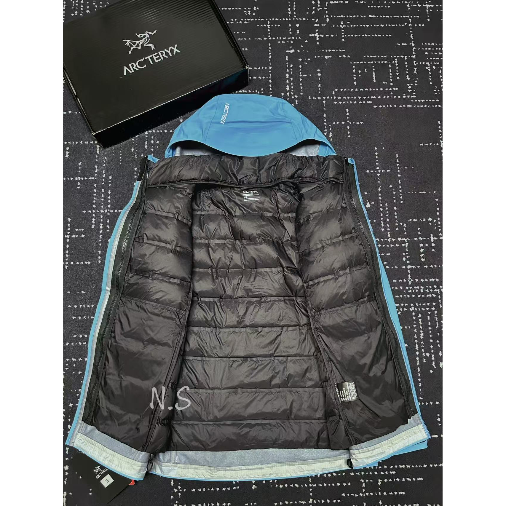 <p>Arc'teryx SL硬壳冲锋衣(惠斯勒蓝)</p>
