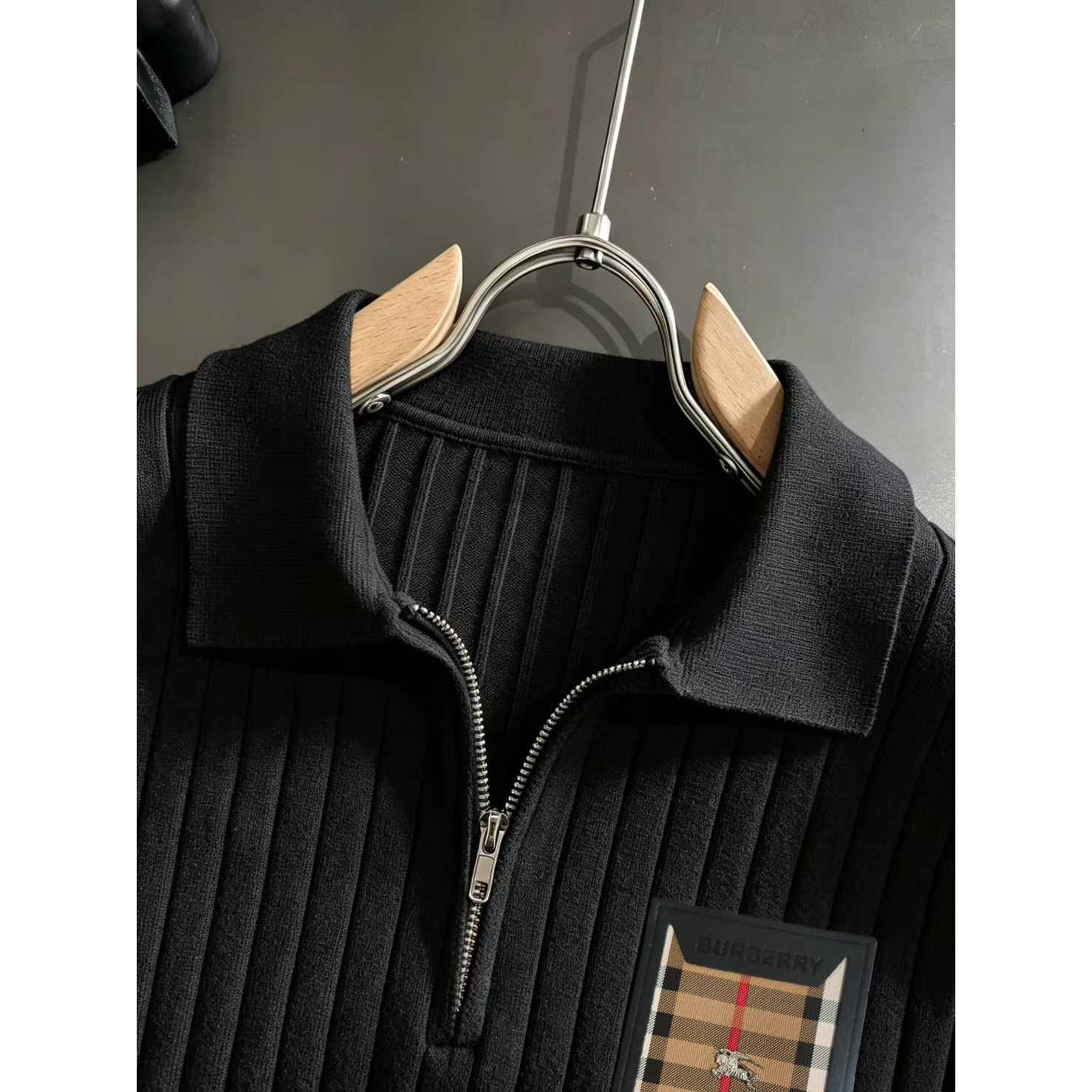 <p>BURBERRY&nbsp;&nbsp;高品质男士毛衣(黑)</p>