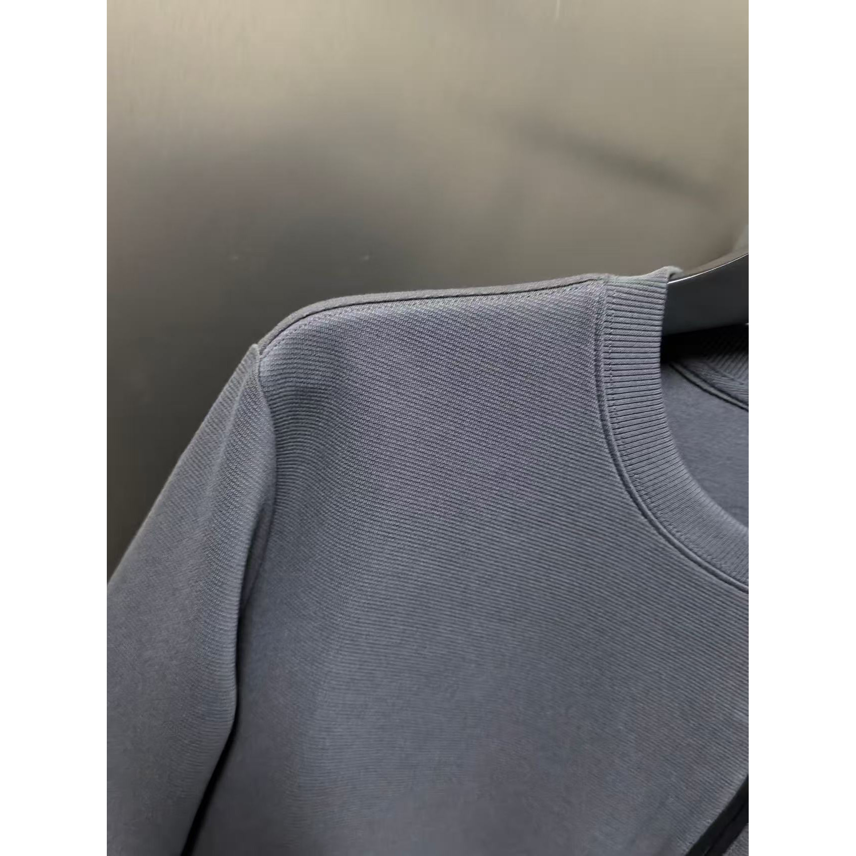 <p>Arc'teryx 新款卫衣(深灰)</p>