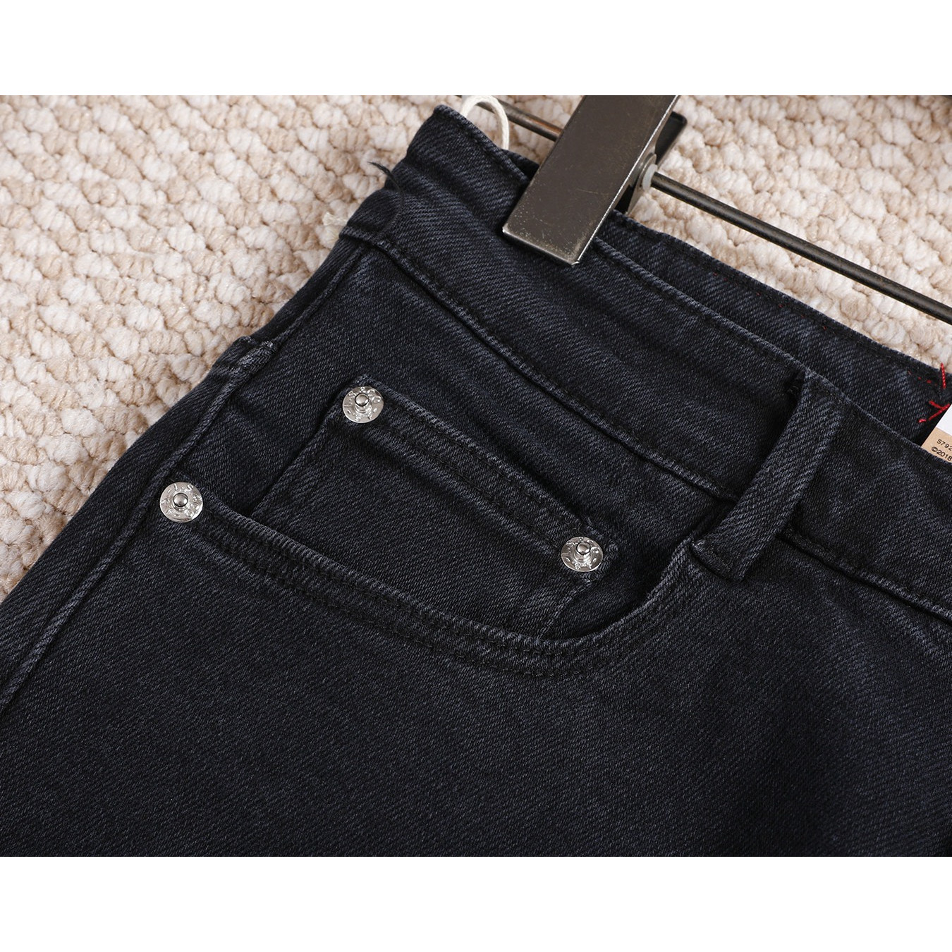 <p>&nbsp;Levi's 新款牛仔裤(6001)</p>