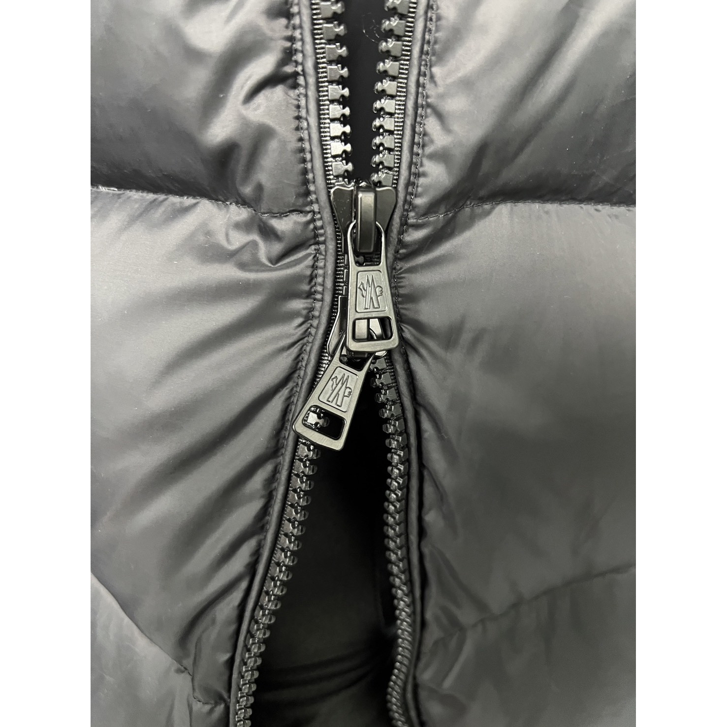 <p>Moncler Citala 短款羽绒服(黑)</p>