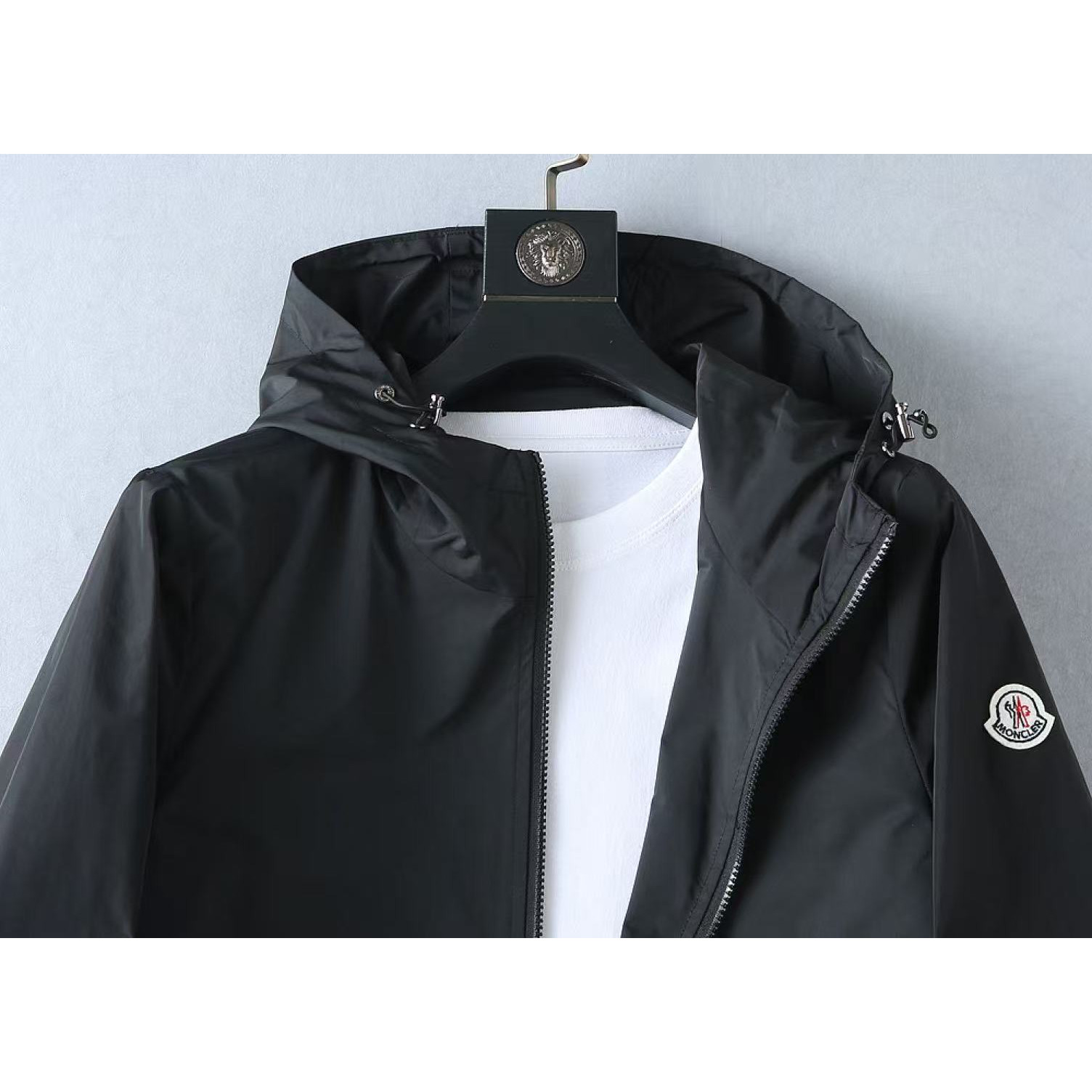 <p>MONCLER 男士夹克外套(黑)</p>