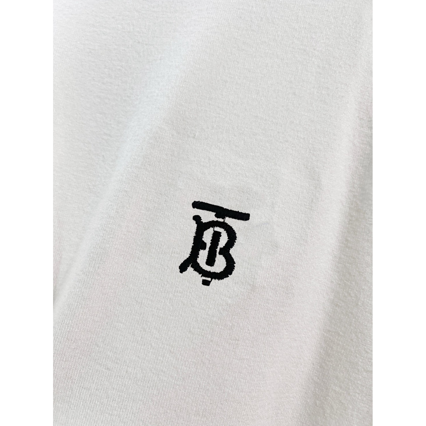 <p>&nbsp;BURBERRY 针织衫圆领(白)</p>