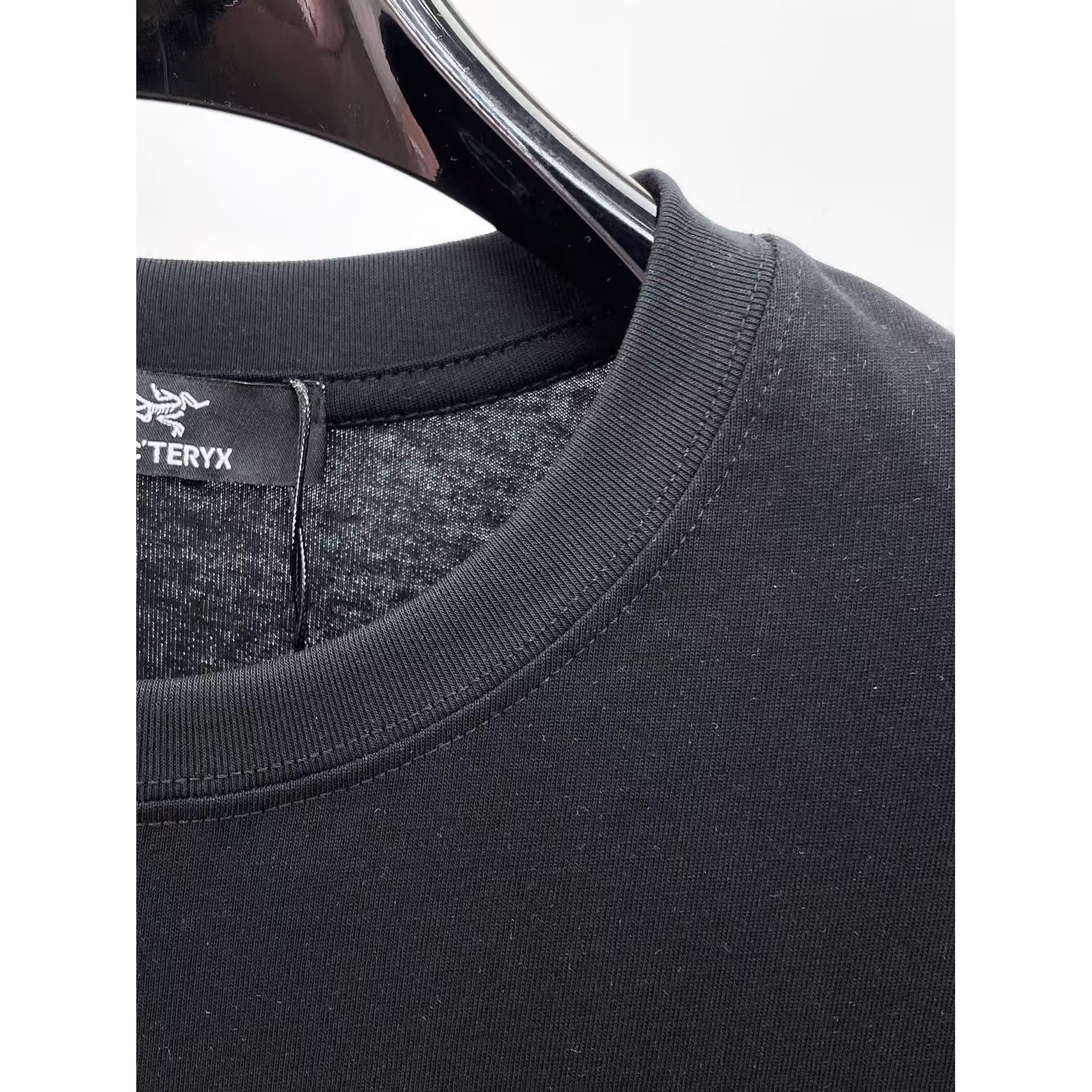 <p>Arc'teryx 专柜新款短袖T恤(黑)</p>