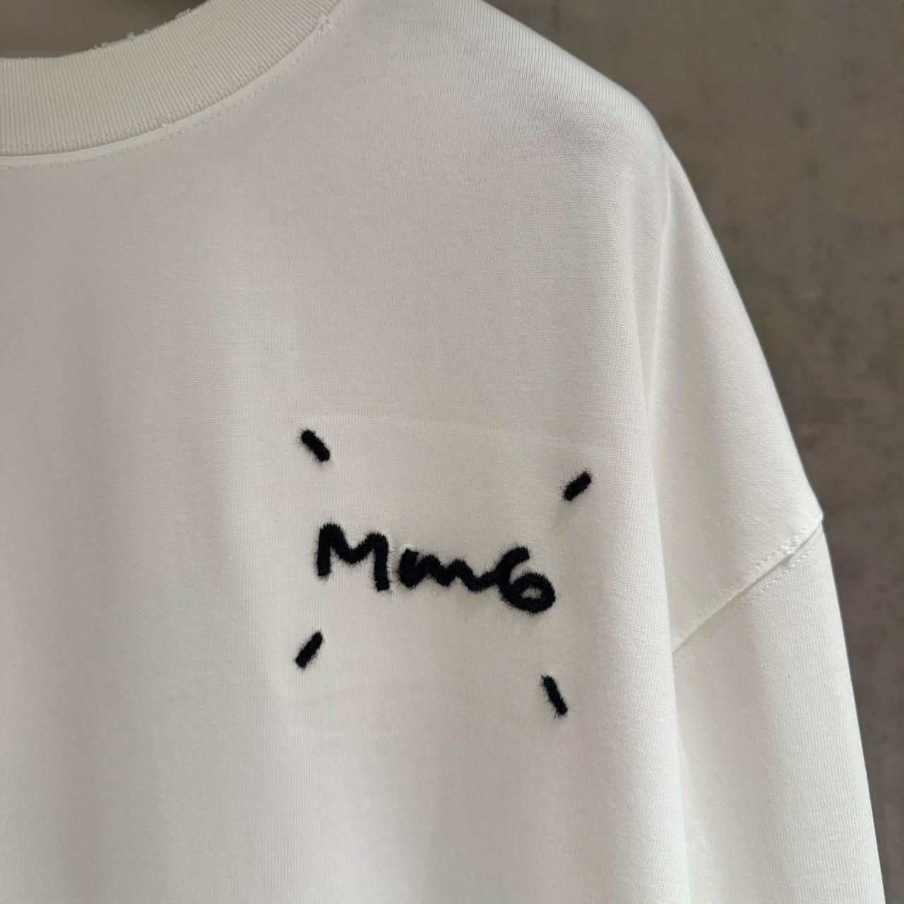 <p>Maison Margiela 长袖T恤(白B04)</p>
