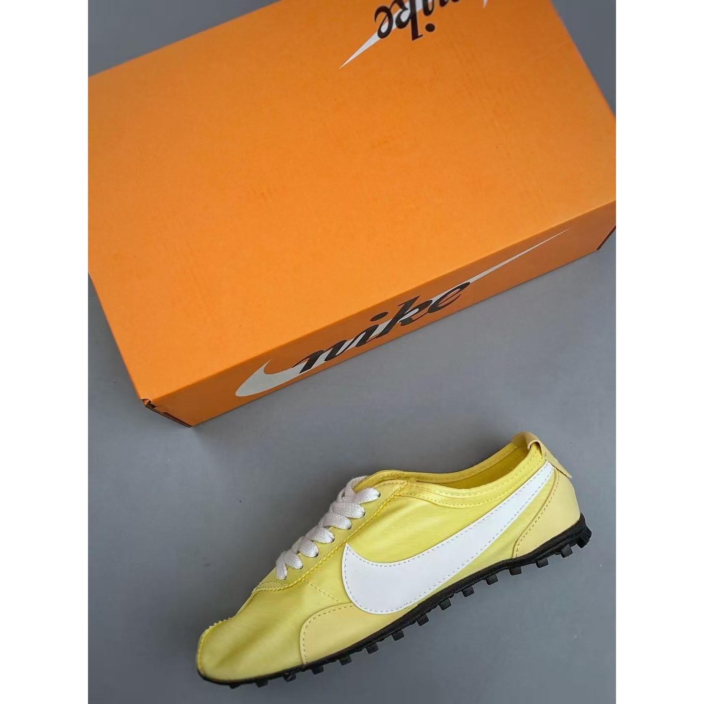 <p>NIKE MOON SHOE OG SP 休闲板鞋(黃)</p>