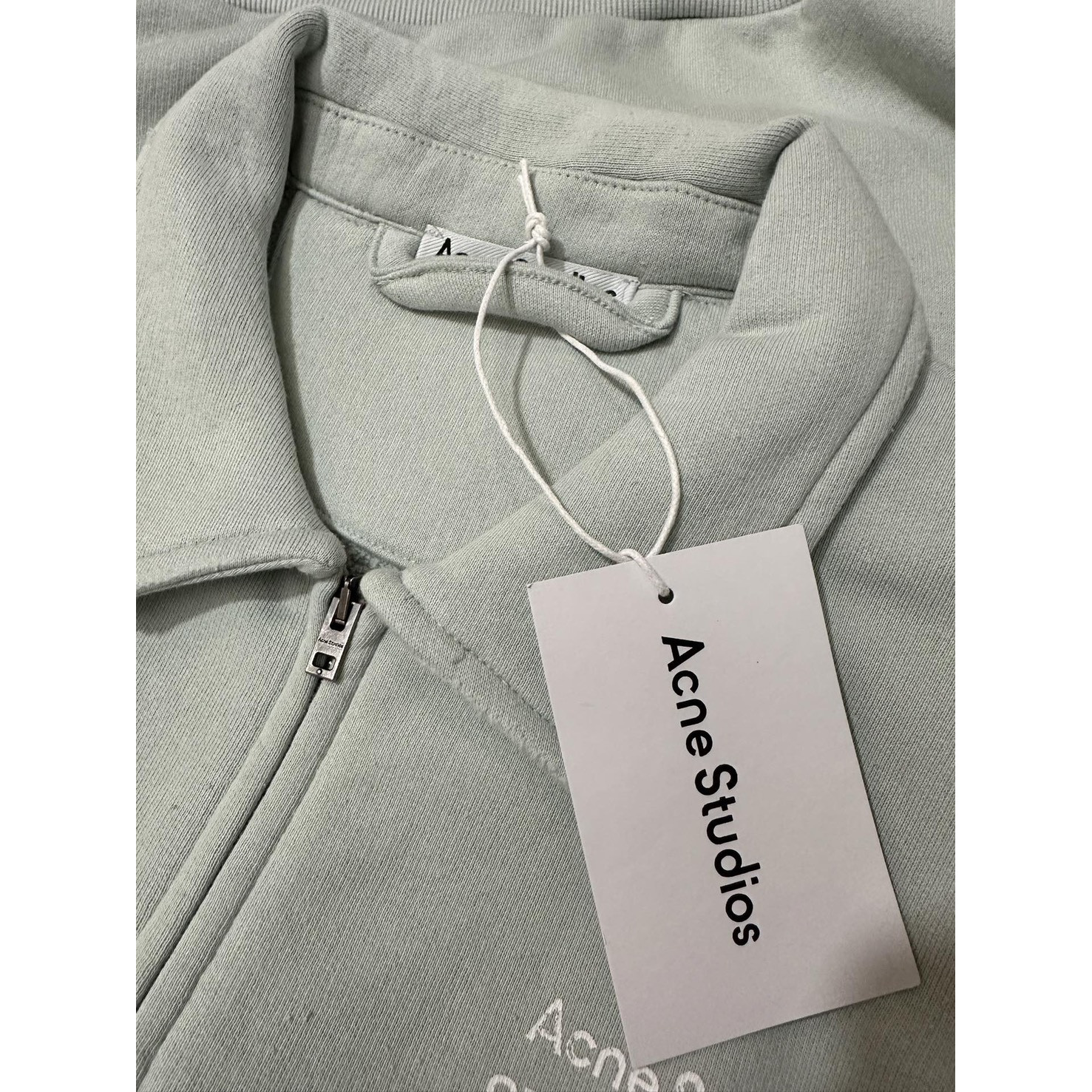 <p>Acne Studios&nbsp;拉链外套(淡绿色)</p>