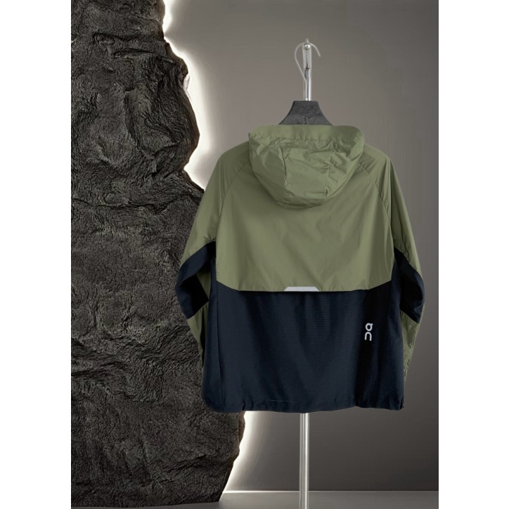 <p>On Weather Jacket Insulated 輕量外套</p>