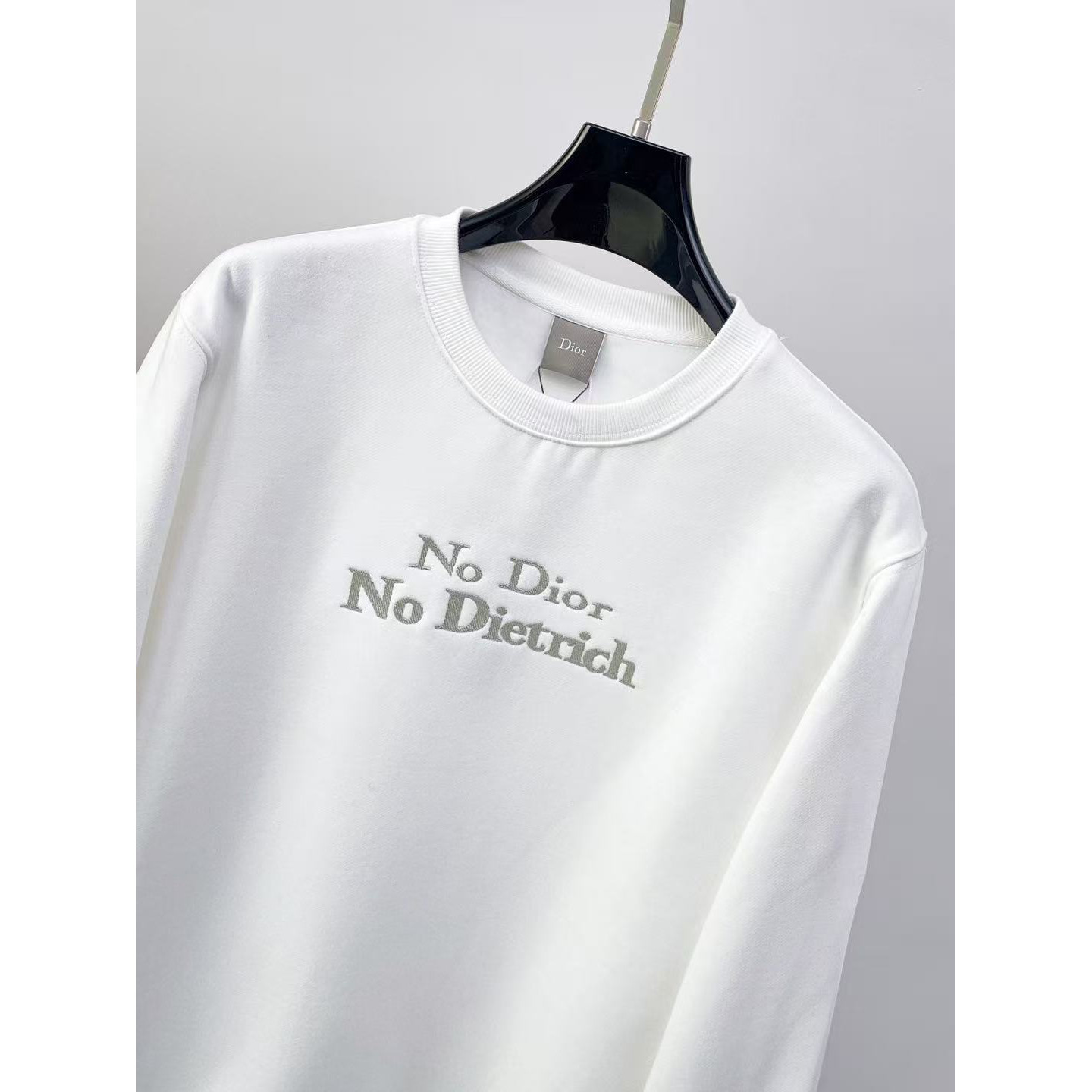 <p>DIOR 加绒圆领卫衣(白)</p>