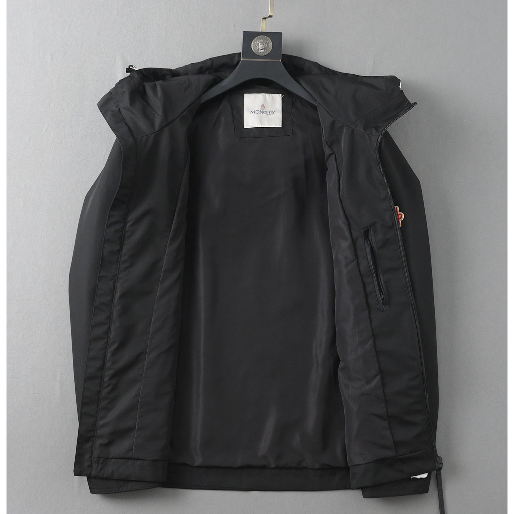 <p>Moncler 新款男士夹克外套</p>