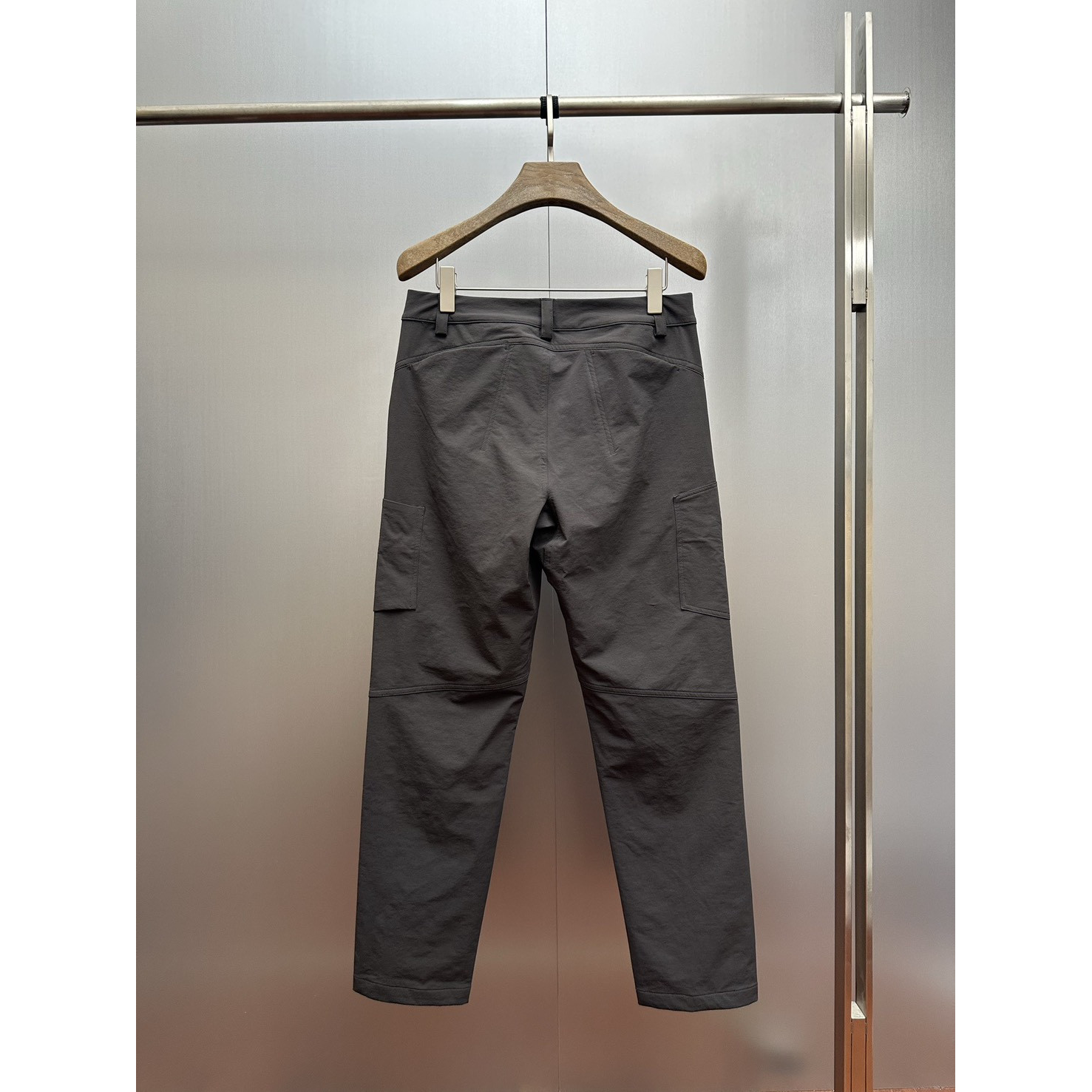 <p>ARC'TERYX 户外机能防风防泼水多口袋休闲长裤</p>