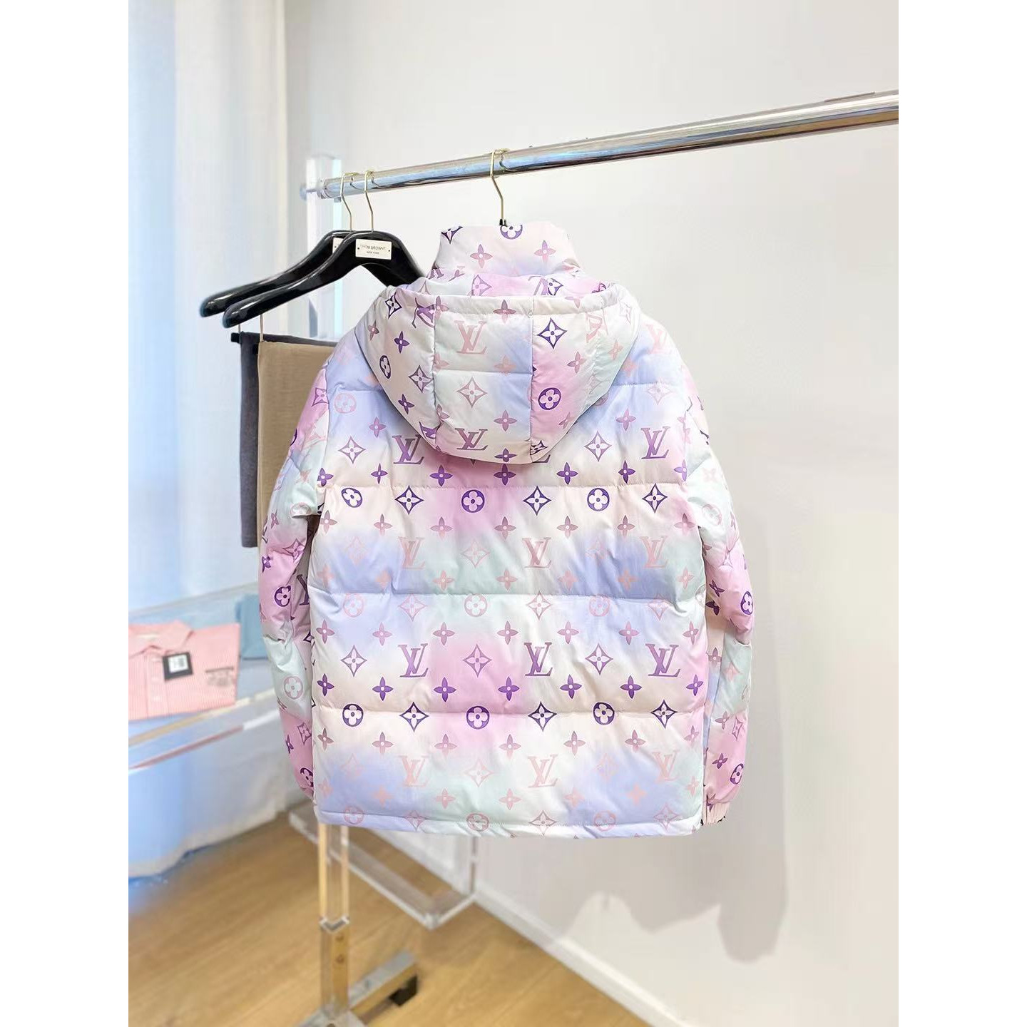 <p>LV 秋冬新款羽绒服</p>