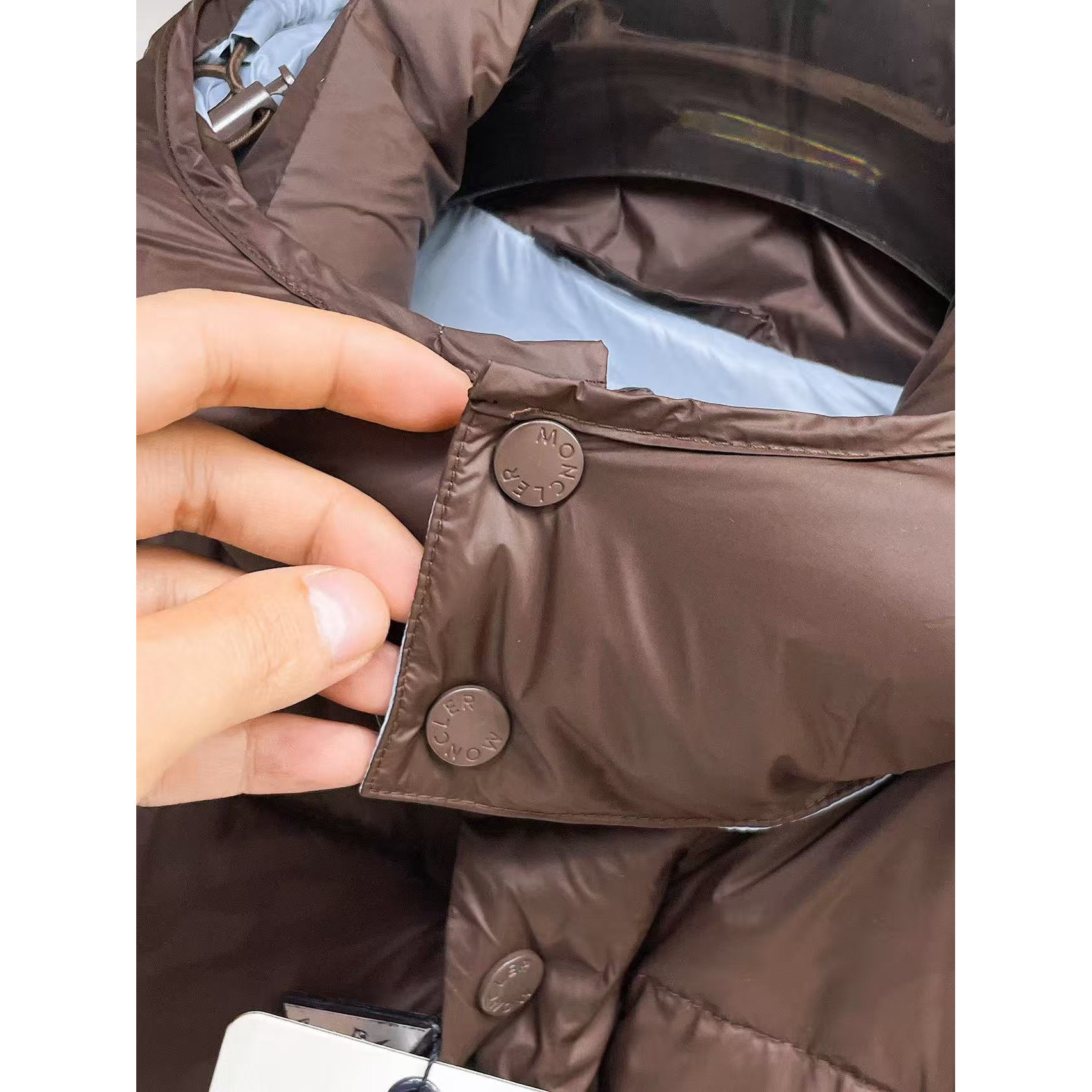 <p>MONCLER 秋冬新款羽绒服(棕色)</p>