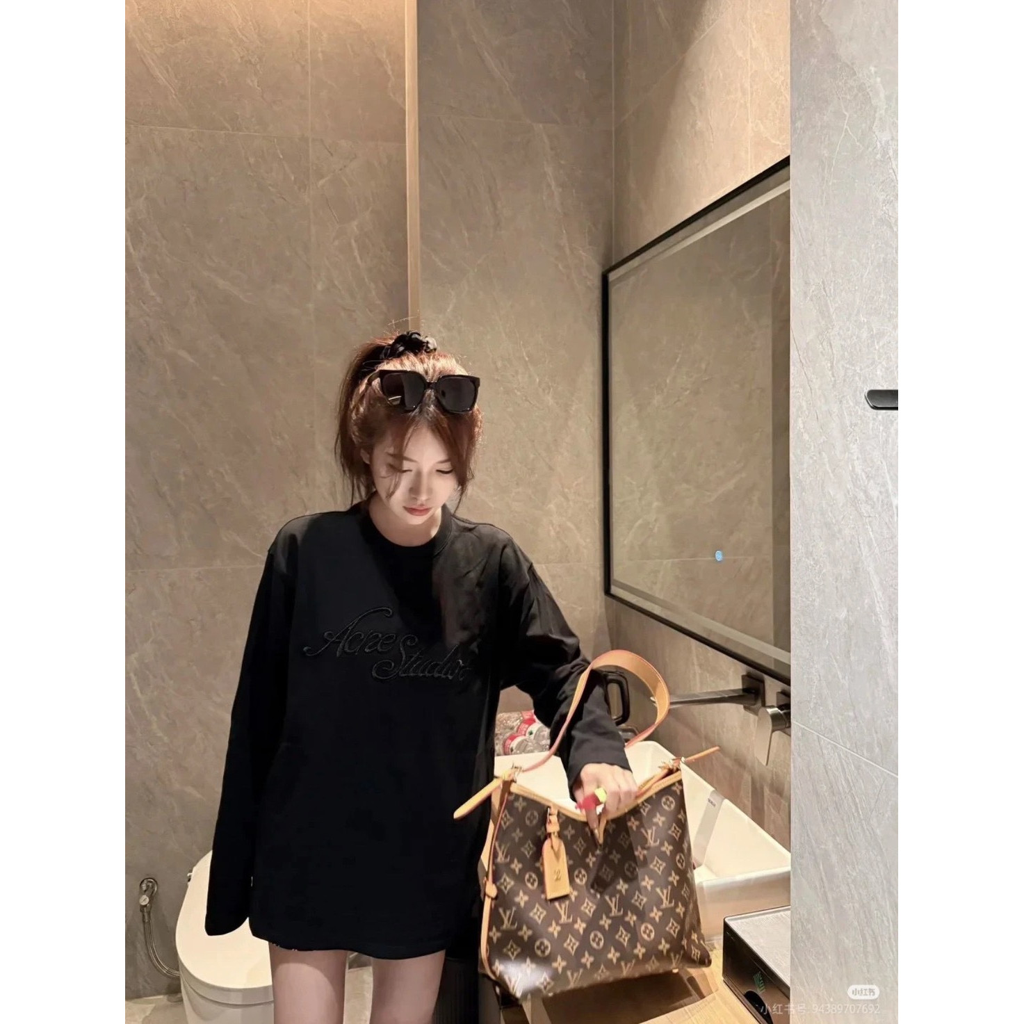 <p>Acne Studio 立体字母刺绣徽标圆领长袖T恤(黑)</p>