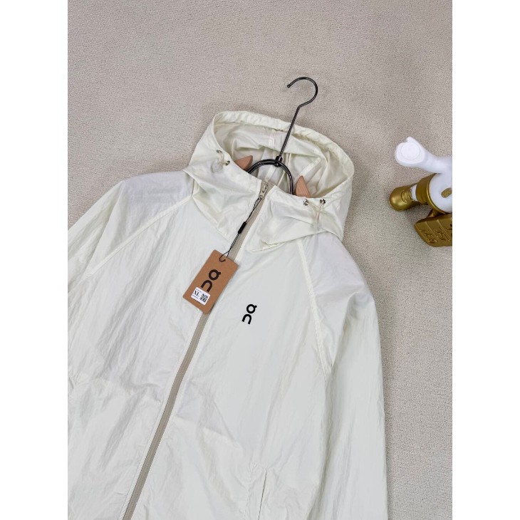 <p>ON 透氣防風防曬服</p>